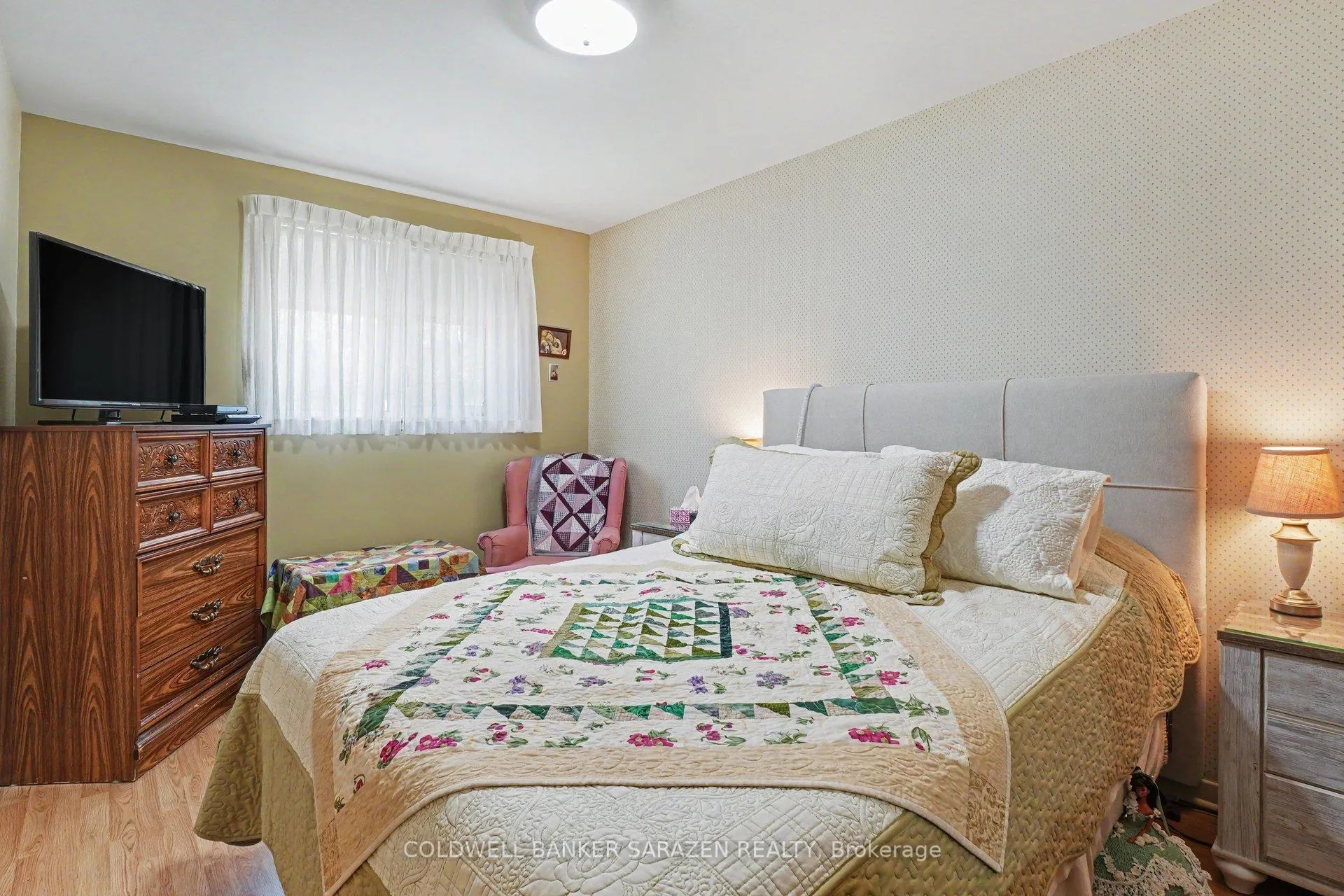 Photo 16 of 205 Airth Boulevard W, Renfrew — HOMEH