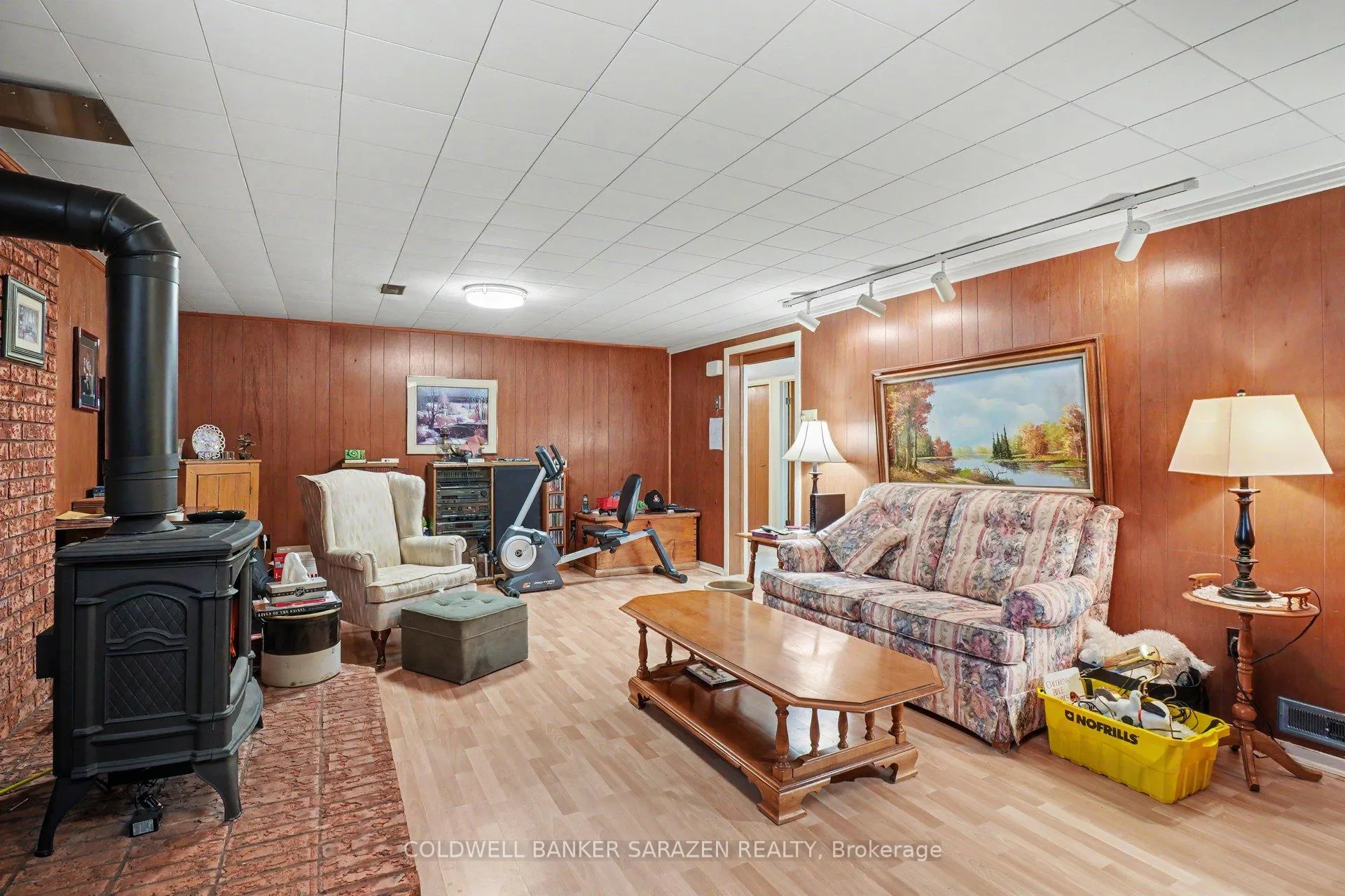 Photo 18 of 205 Airth Boulevard W, Renfrew — HOMEH