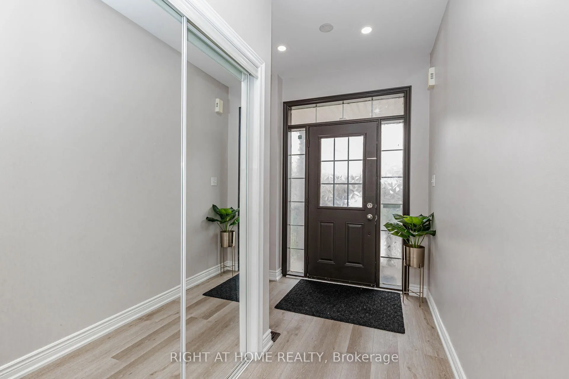 Photo 6 of 83 Crumlin Crescent, Brampton, Credit Valley — HOMEH