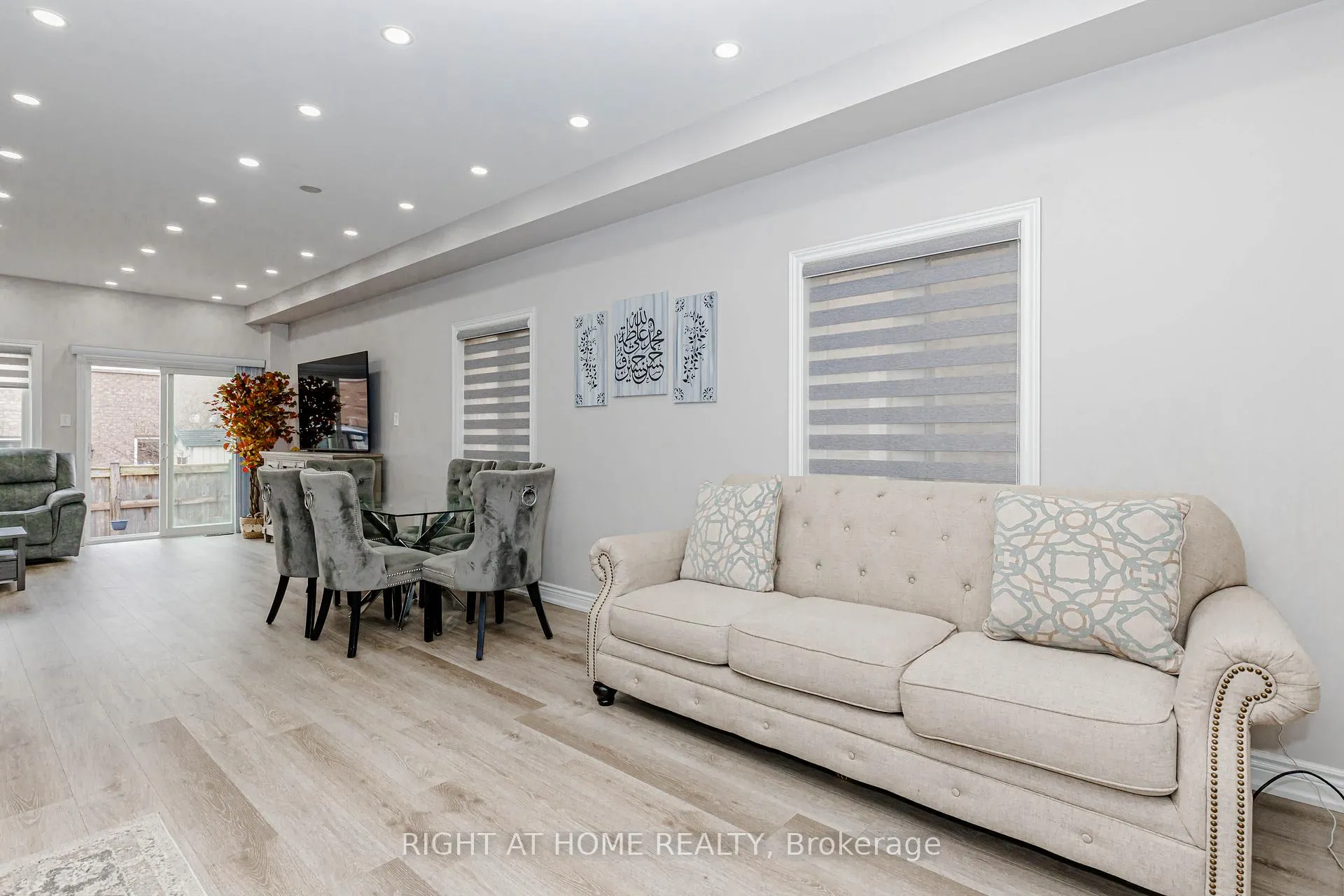 Photo 10 of 83 Crumlin Crescent, Brampton, Credit Valley — HOMEH