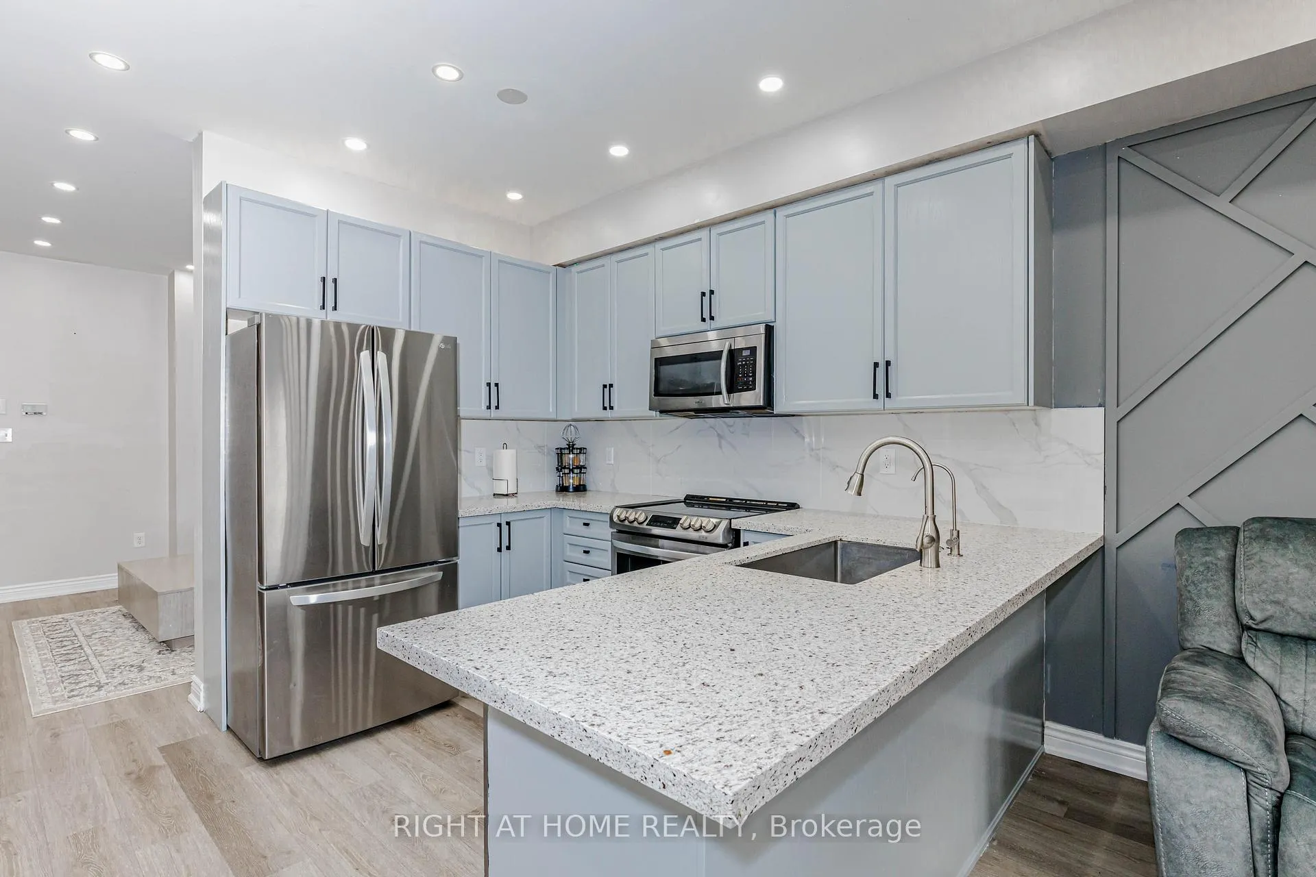 Photo 14 of 83 Crumlin Crescent, Brampton, Credit Valley — HOMEH