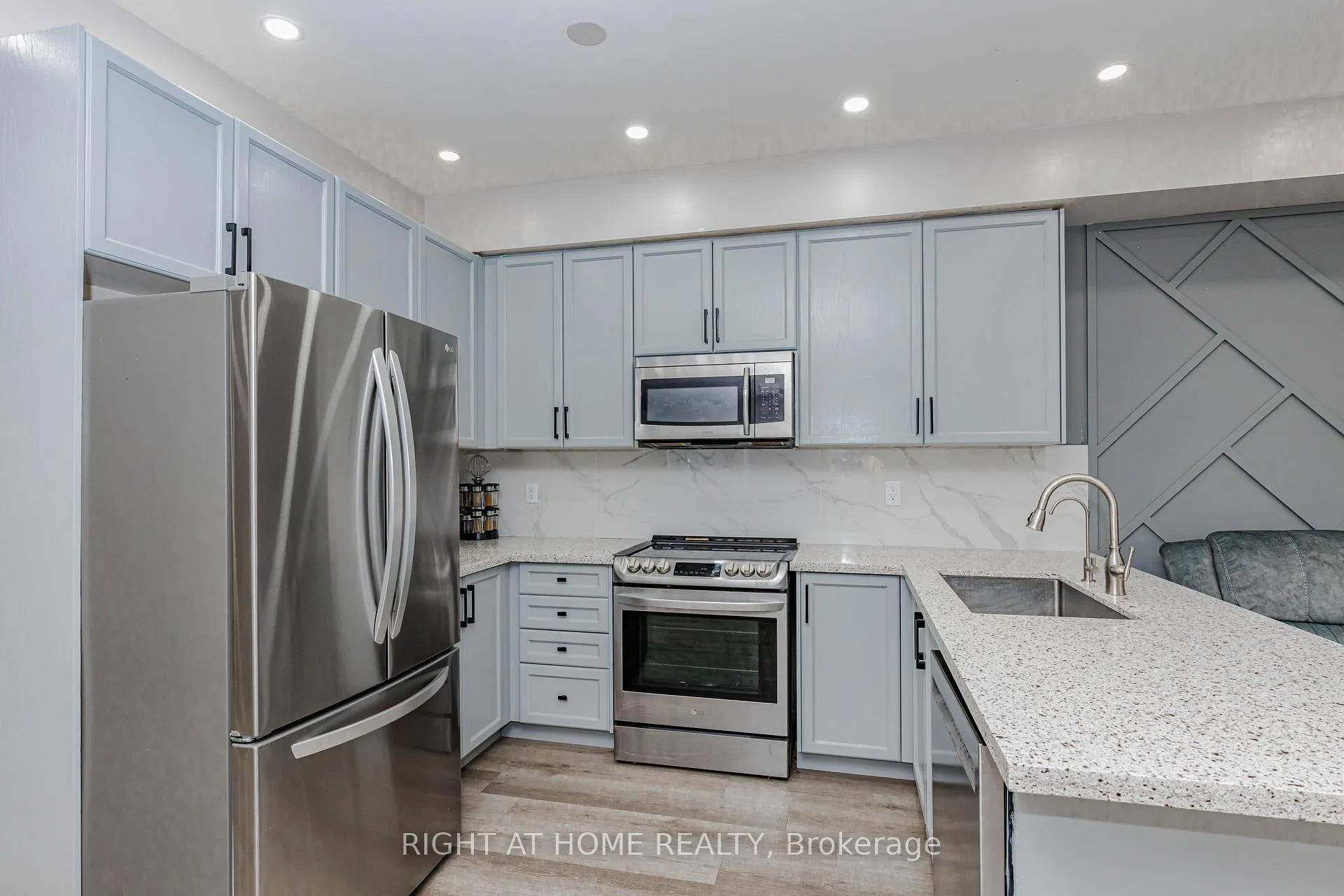 Photo 15 of 83 Crumlin Crescent, Brampton, Credit Valley — HOMEH