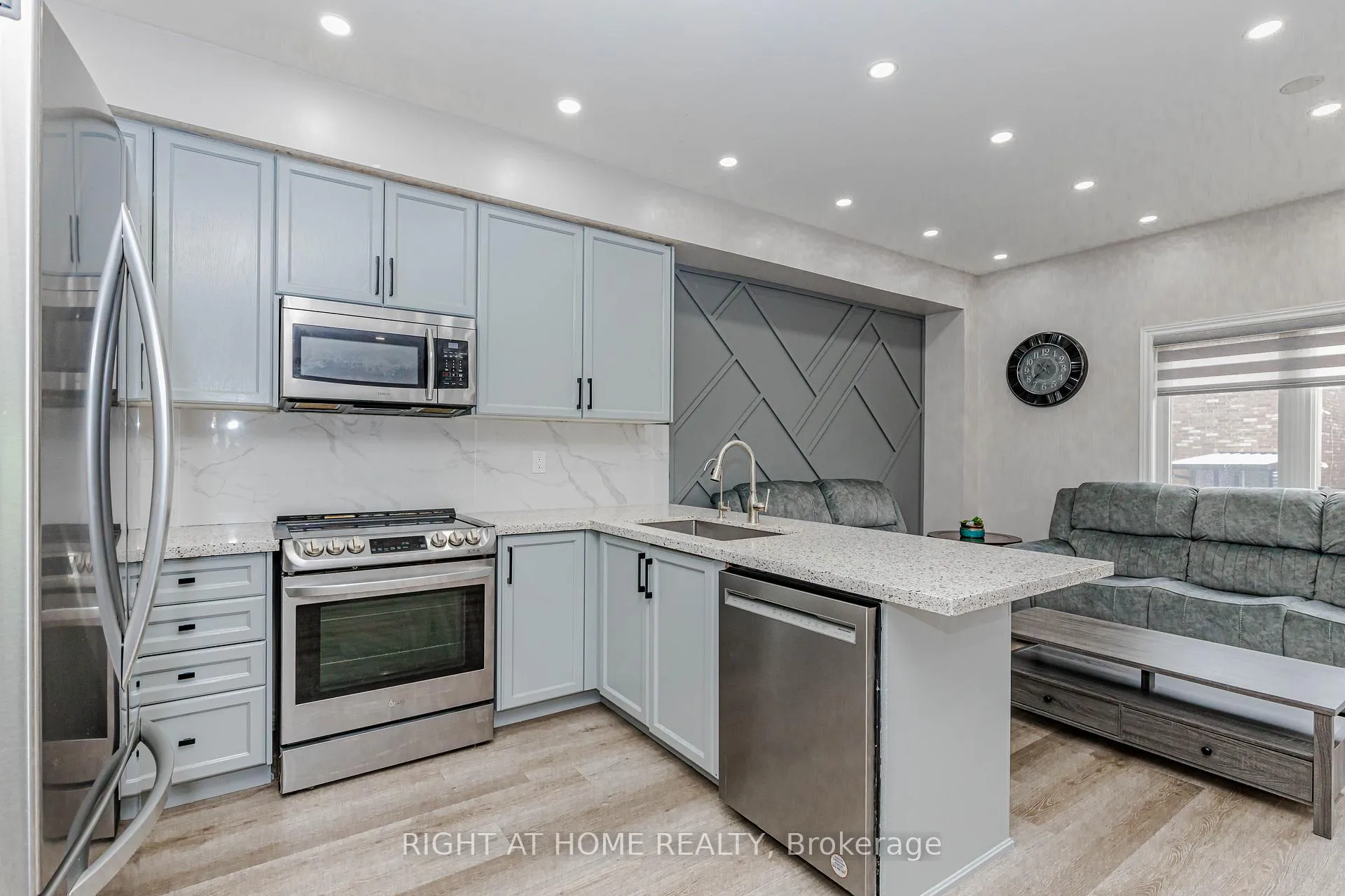 Photo 16 of 83 Crumlin Crescent, Brampton, Credit Valley — HOMEH
