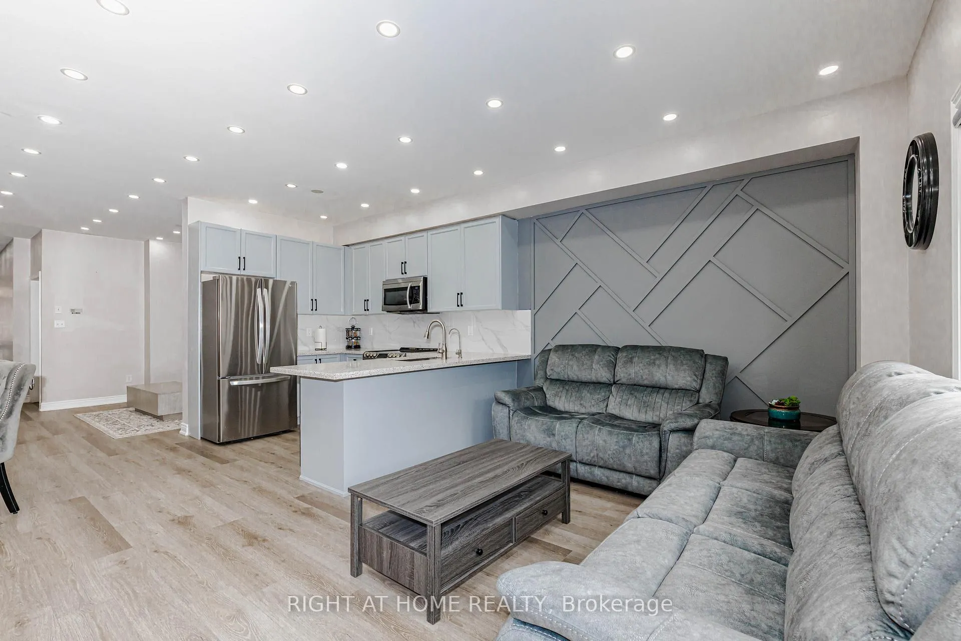Photo 19 of 83 Crumlin Crescent, Brampton, Credit Valley — HOMEH