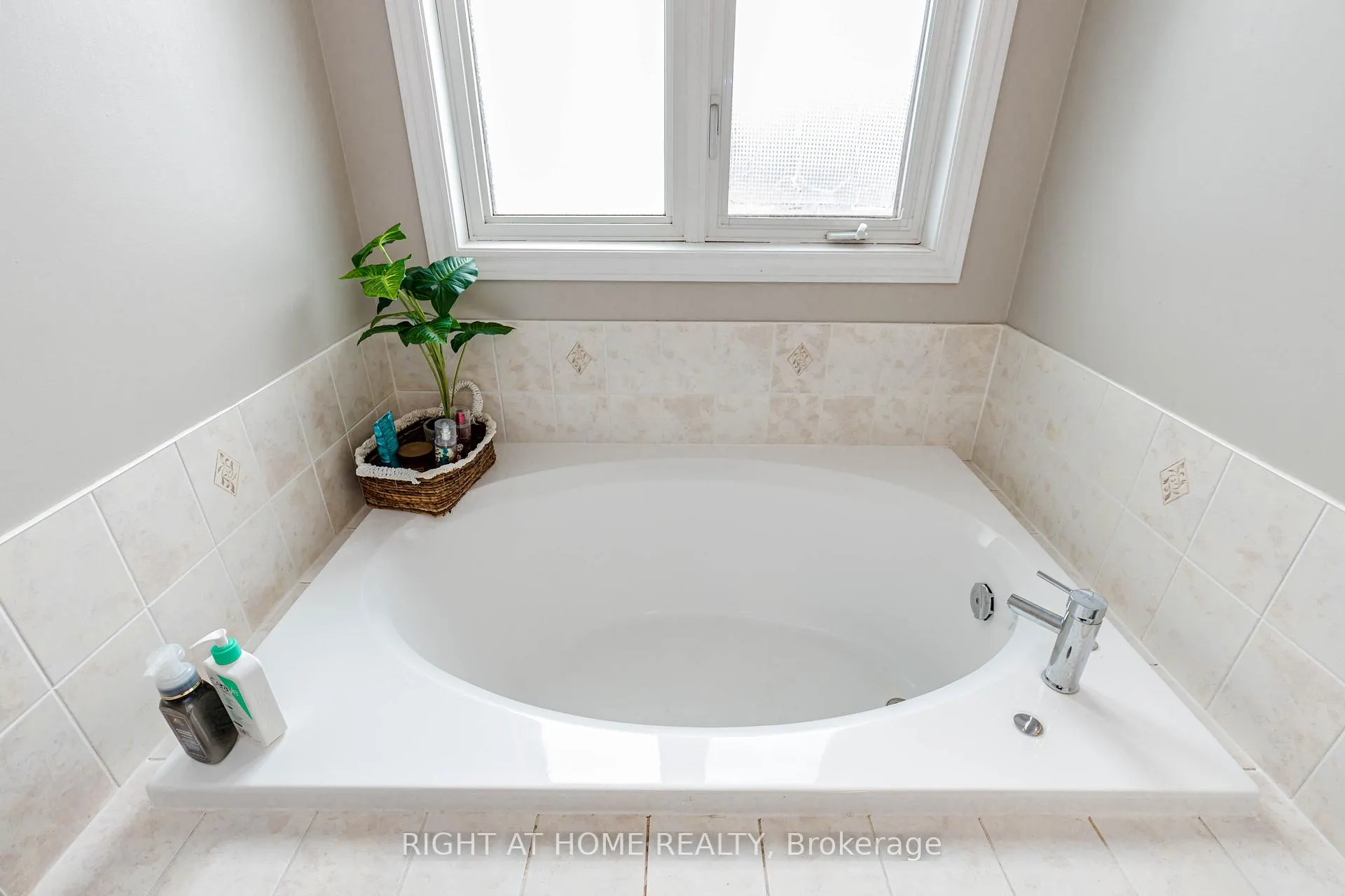Photo 30 of 83 Crumlin Crescent, Brampton, Credit Valley — HOMEH