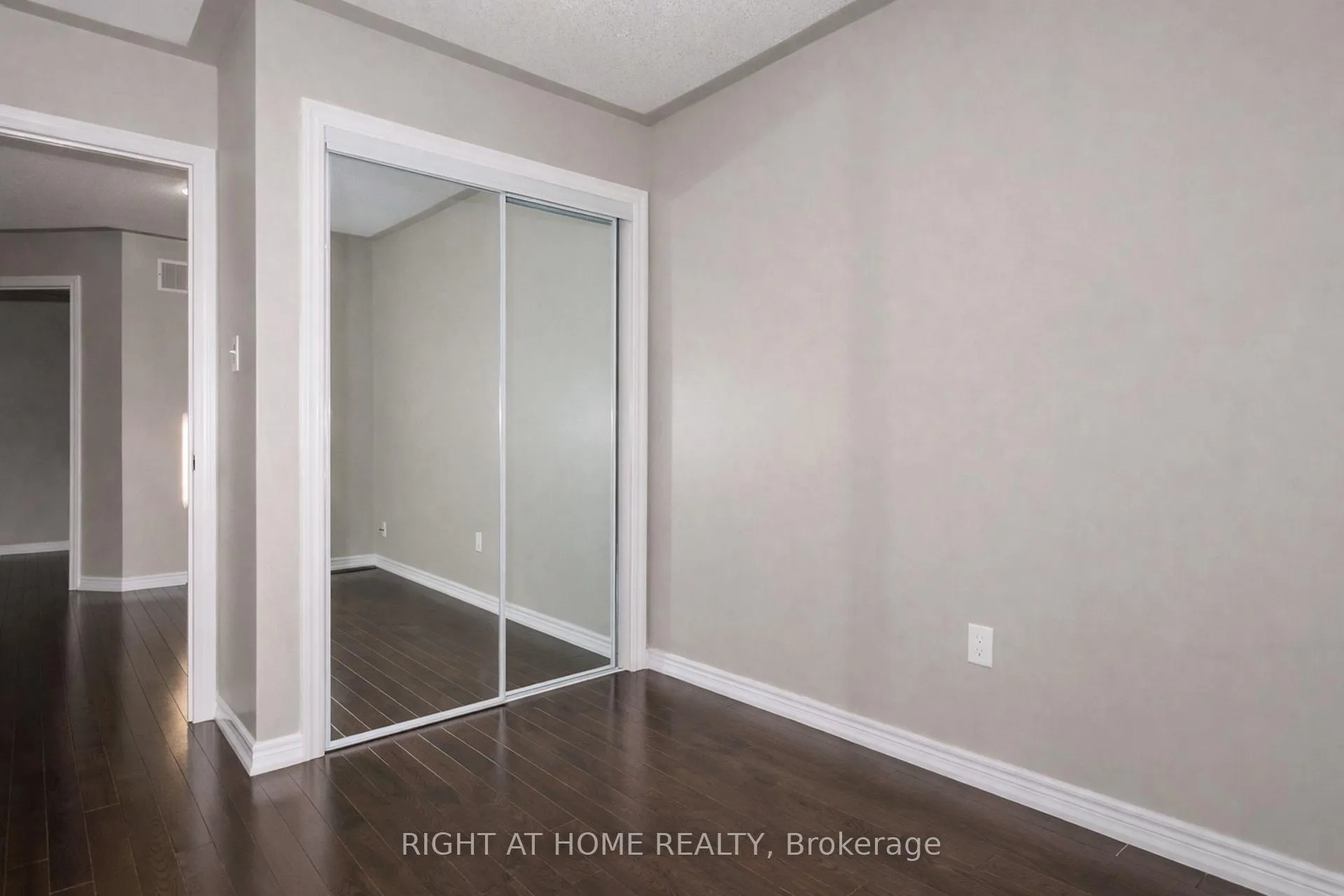 Photo 32 of 83 Crumlin Crescent, Brampton, Credit Valley — HOMEH