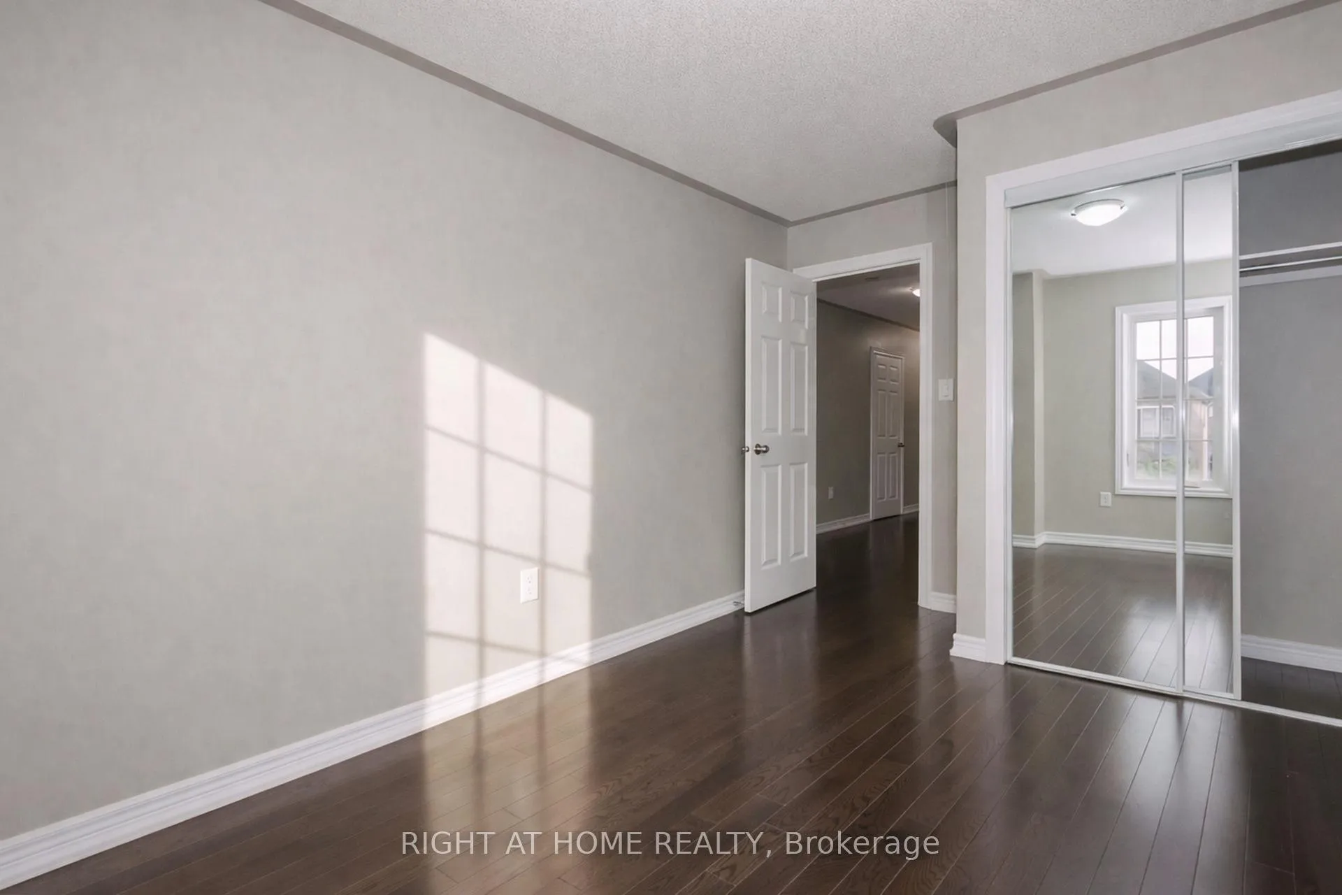 Photo 33 of 83 Crumlin Crescent, Brampton, Credit Valley — HOMEH