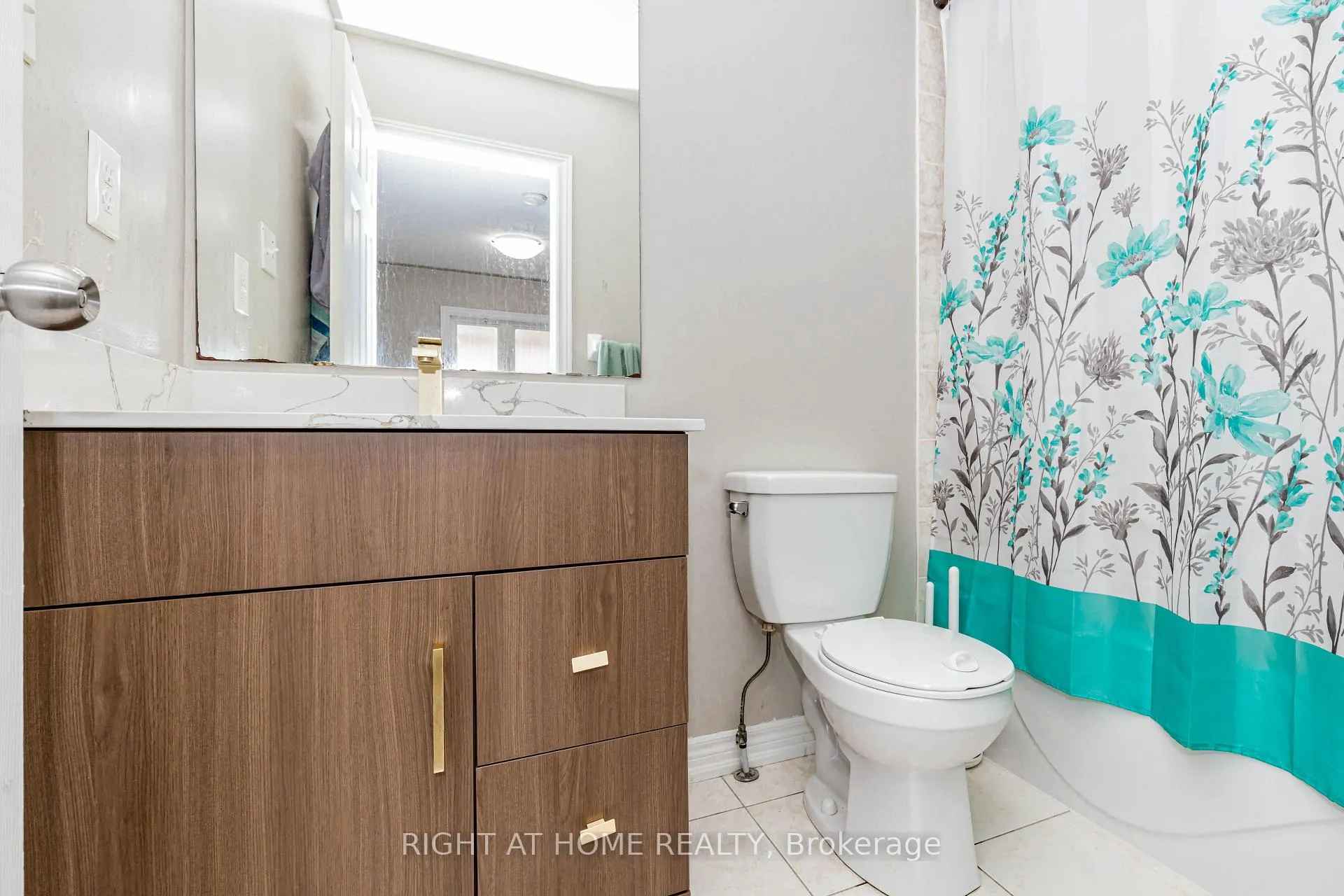 Photo 34 of 83 Crumlin Crescent, Brampton, Credit Valley — HOMEH
