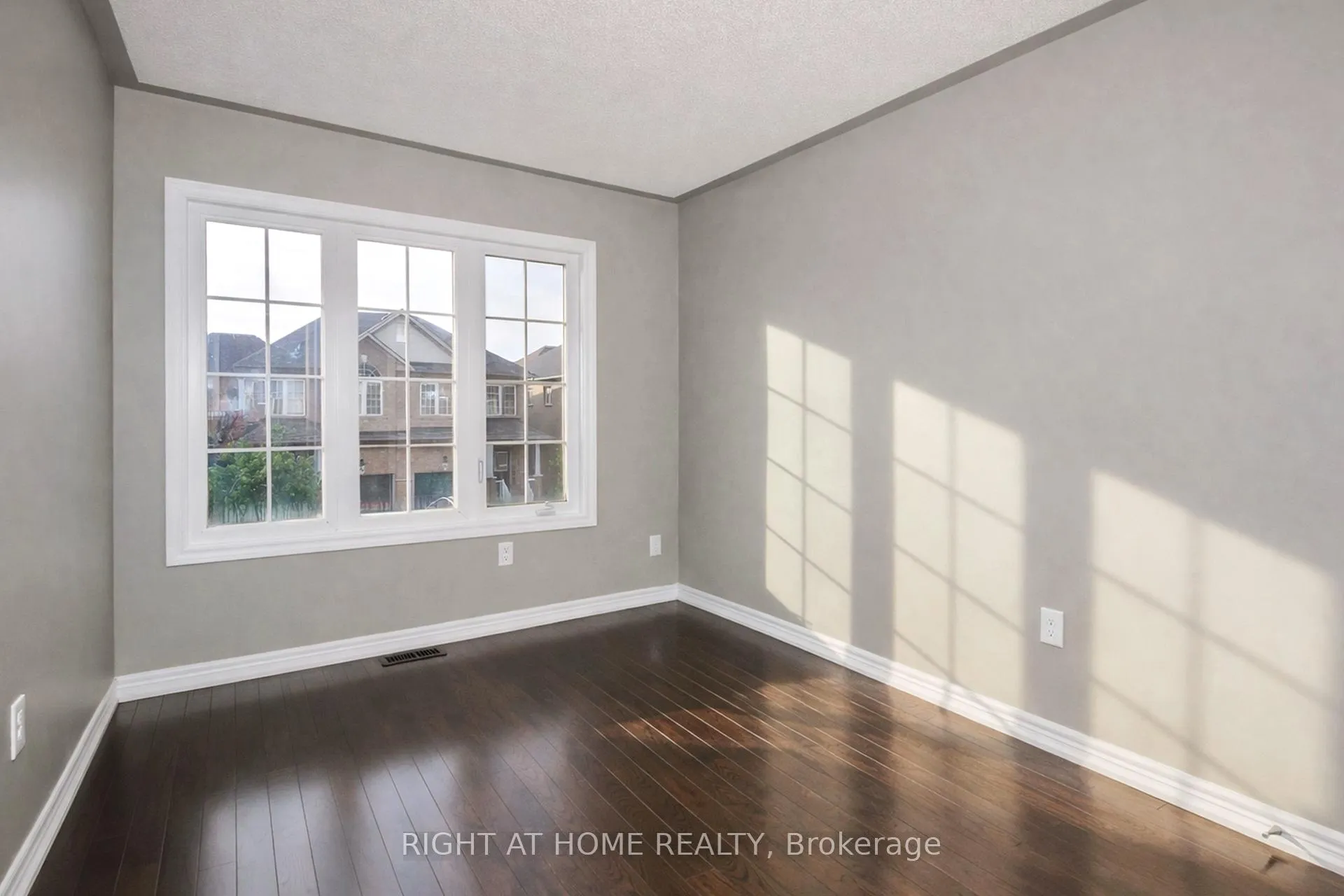 Photo 35 of 83 Crumlin Crescent, Brampton, Credit Valley — HOMEH
