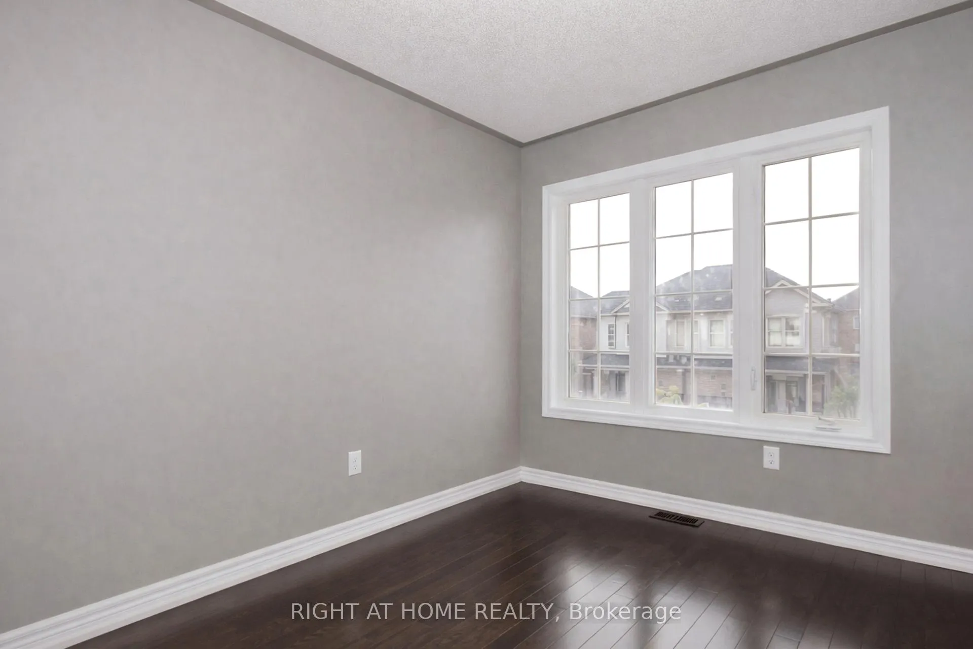 Photo 36 of 83 Crumlin Crescent, Brampton, Credit Valley — HOMEH