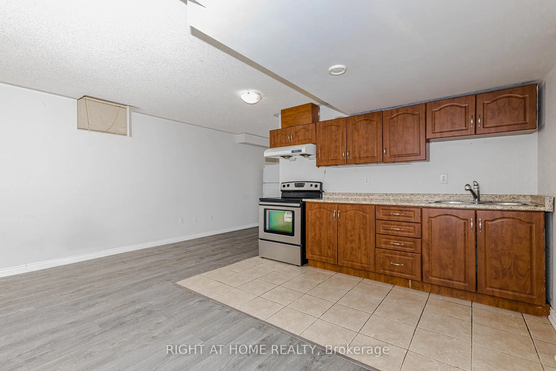 Photo 42 of 83 Crumlin Crescent, Brampton, Credit Valley — HOMEH