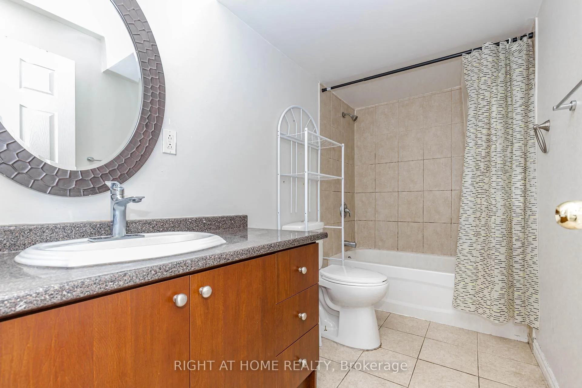 Photo 46 of 83 Crumlin Crescent, Brampton, Credit Valley — HOMEH