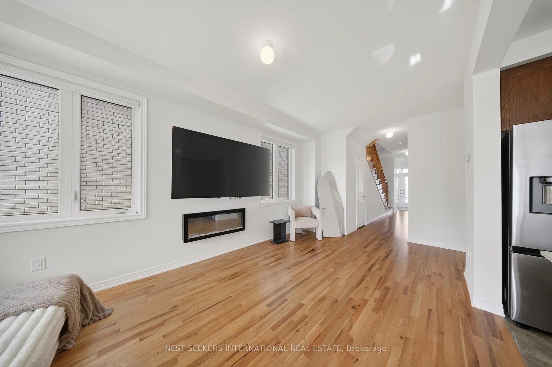 Photo 2 of 110 Hartington Street, Vaughan, Kleinburg — HOMEH