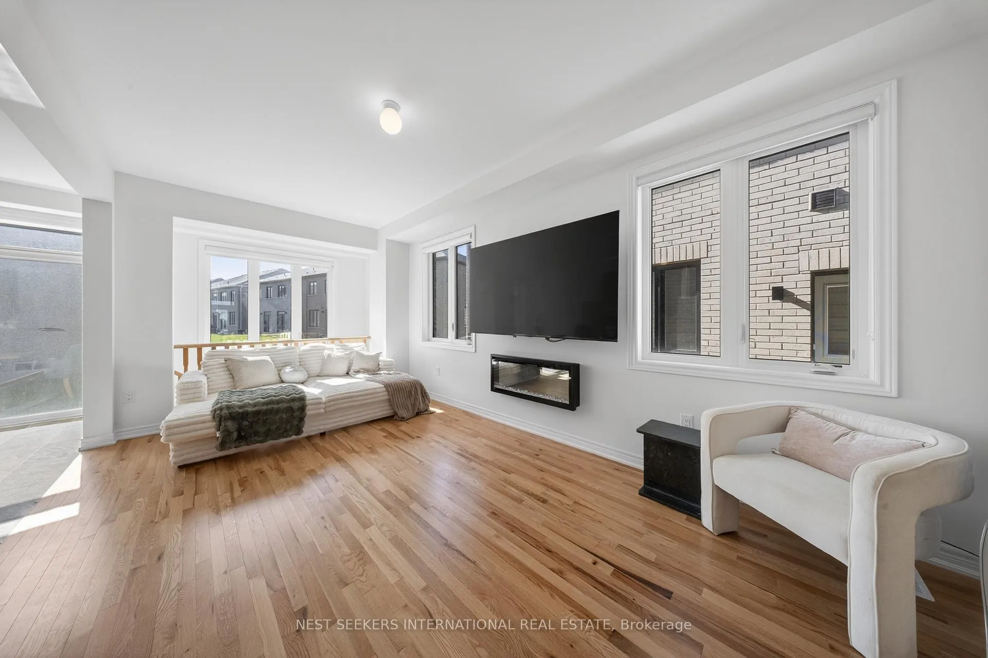 Photo 3 of 110 Hartington Street, Vaughan, Kleinburg — HOMEH