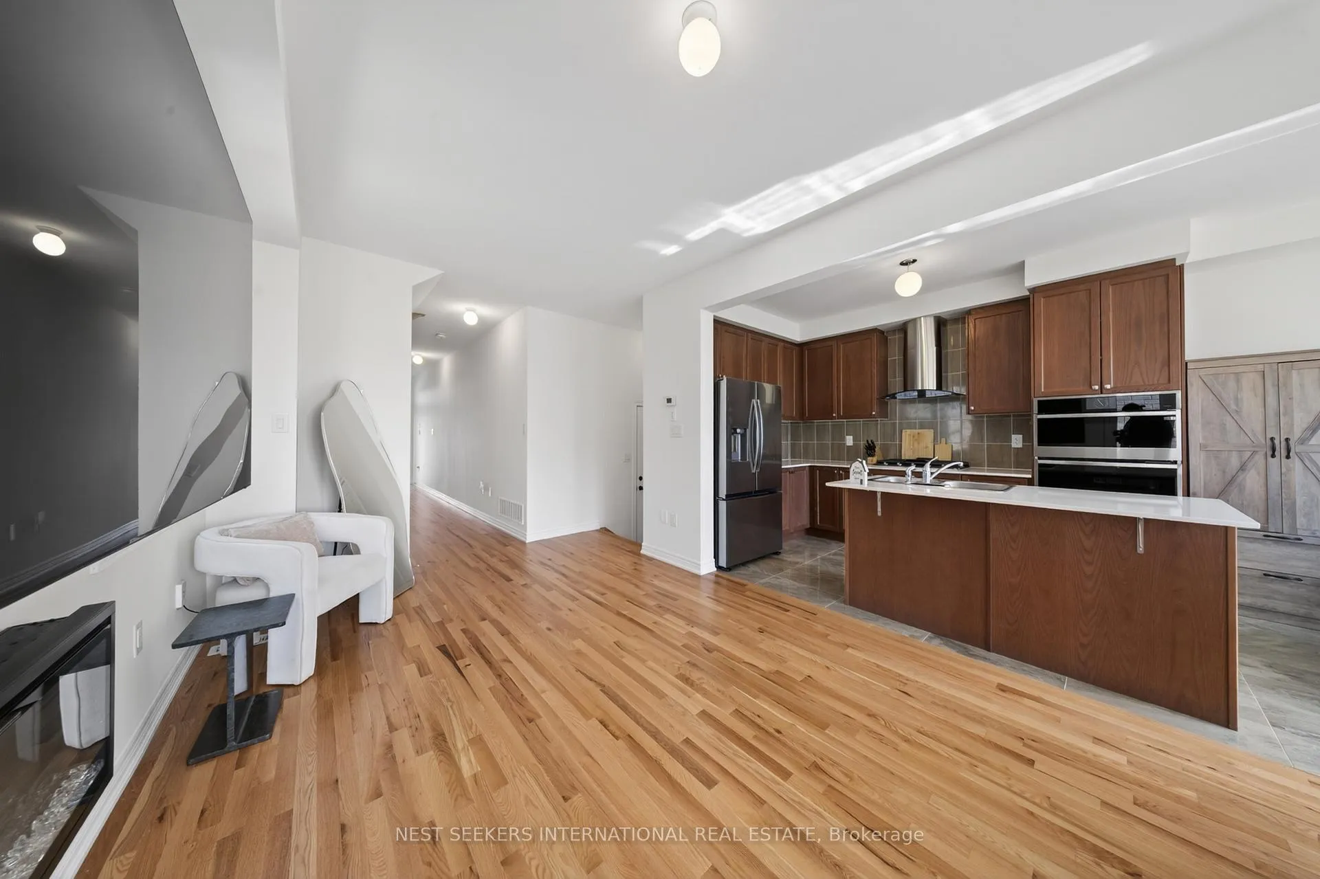 Photo 4 of 110 Hartington Street, Vaughan, Kleinburg — HOMEH