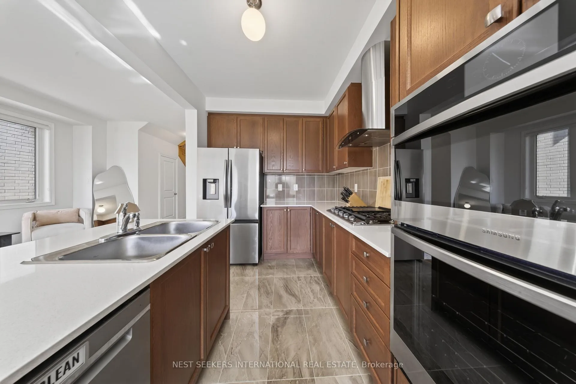 Photo 7 of 110 Hartington Street, Vaughan, Kleinburg — HOMEH