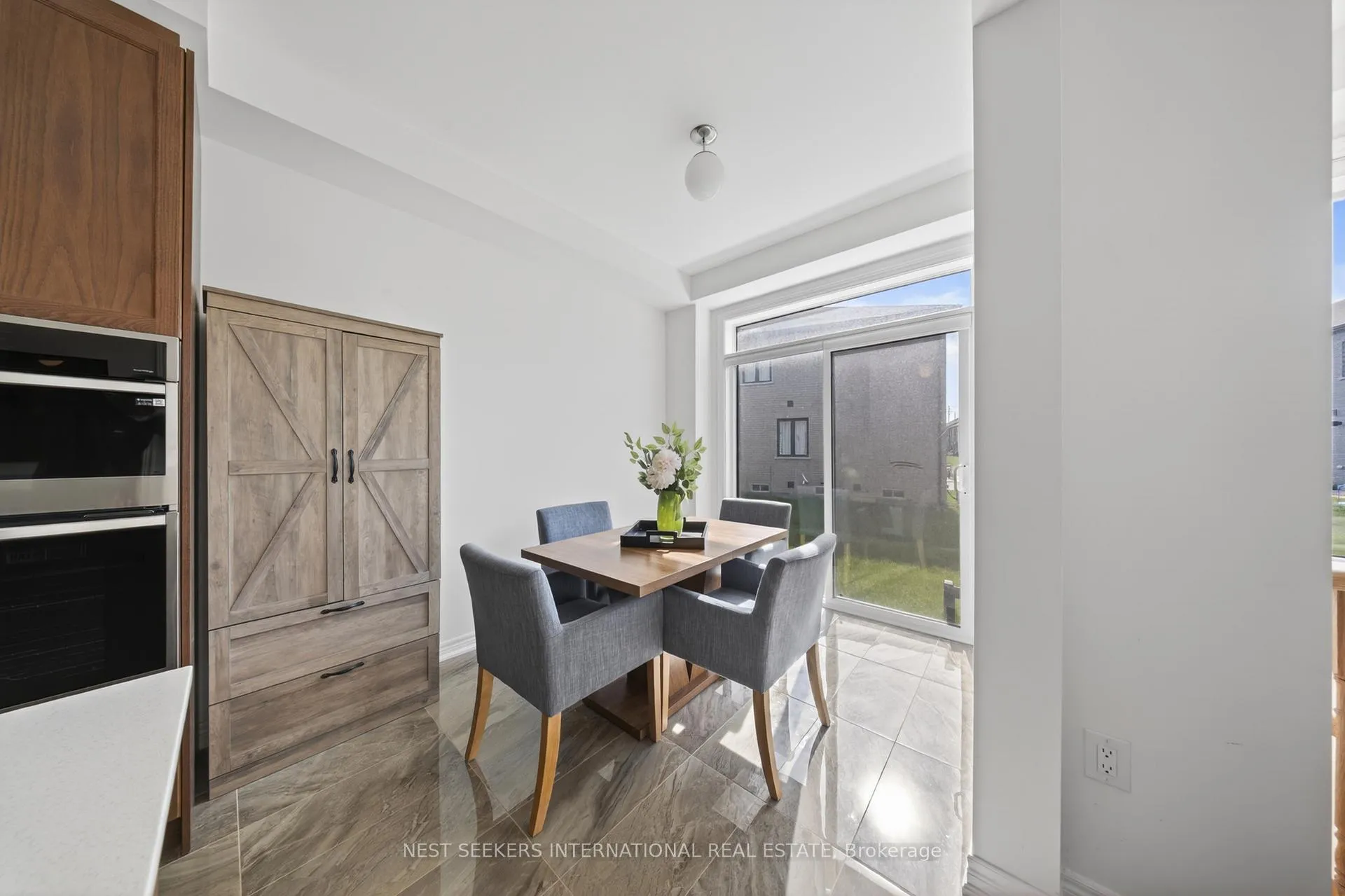 Photo 8 of 110 Hartington Street, Vaughan, Kleinburg — HOMEH