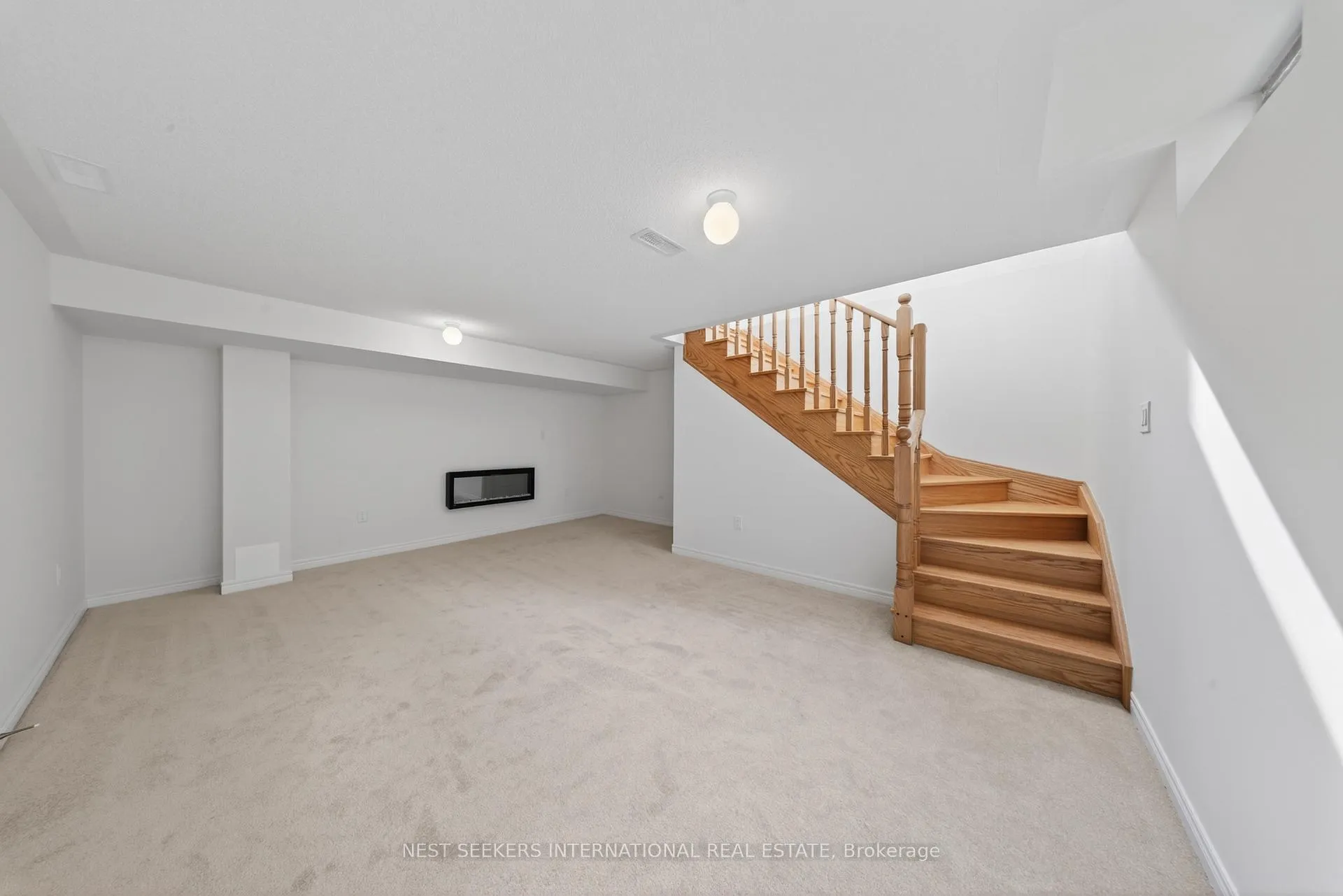 Photo 10 of 110 Hartington Street, Vaughan, Kleinburg — HOMEH