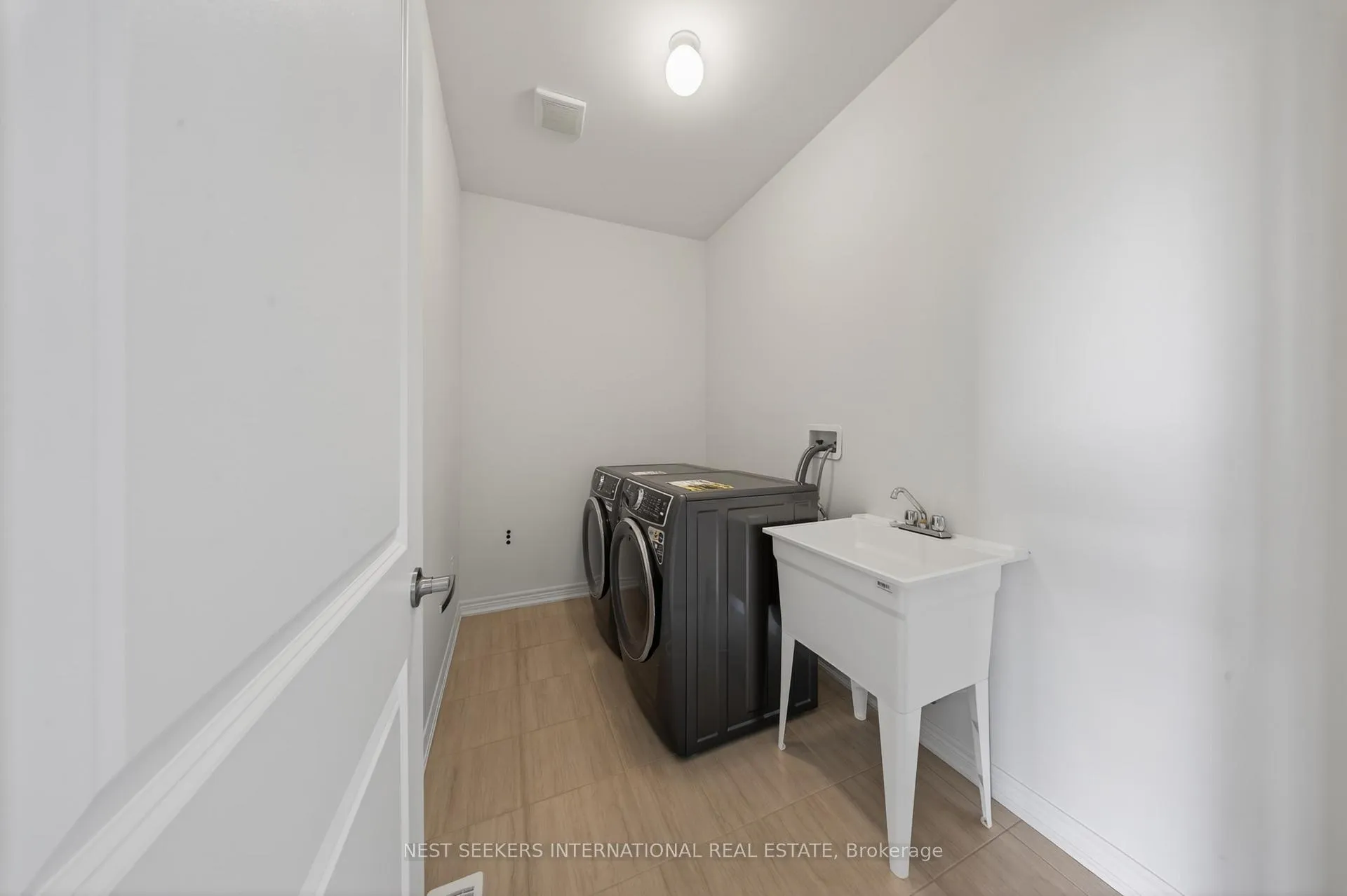 Photo 19 of 110 Hartington Street, Vaughan, Kleinburg — HOMEH