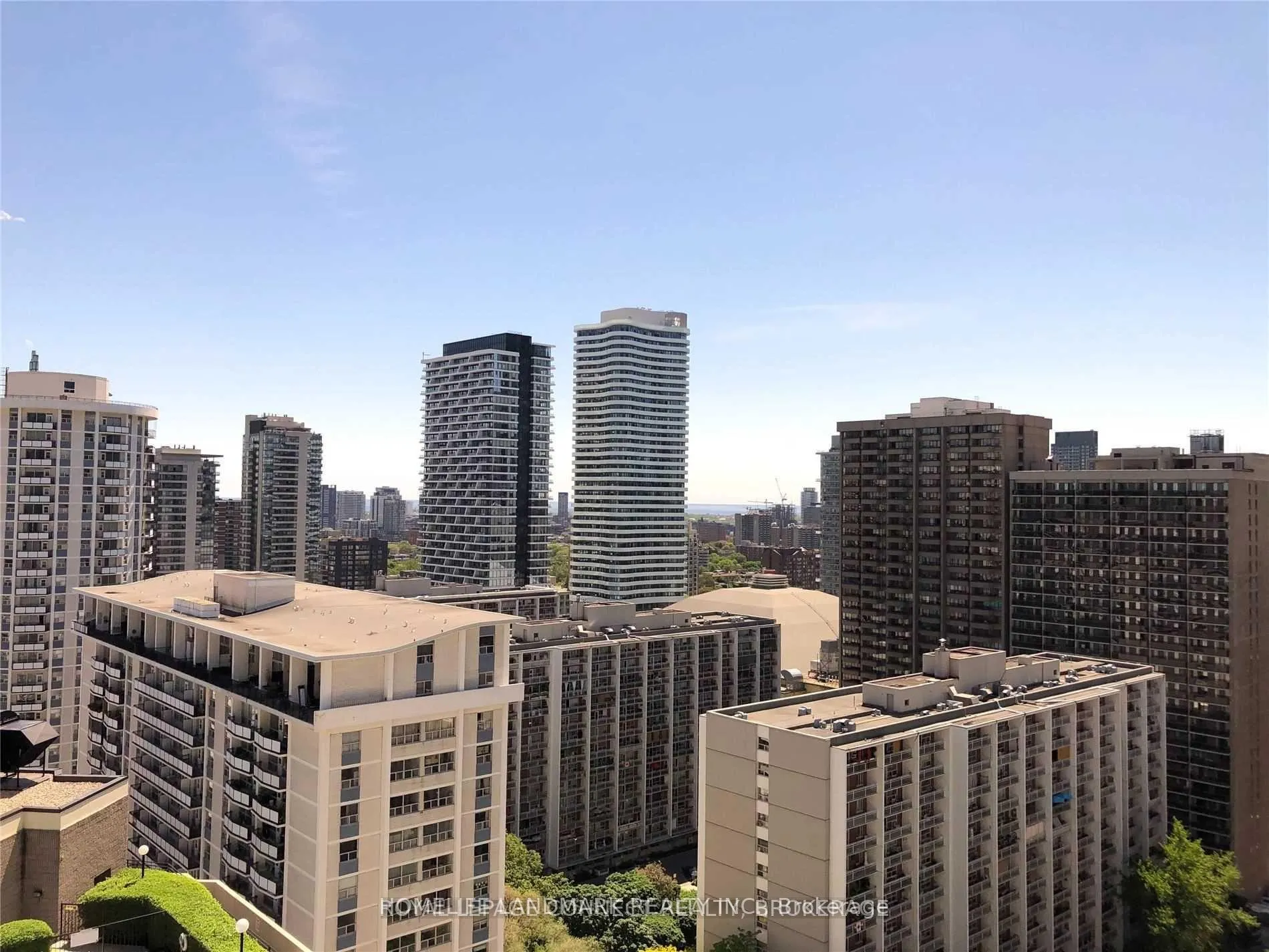 Photo 2 of 18 Maitland Terrace, Toronto, Church-Yonge Corridor — HOMEH