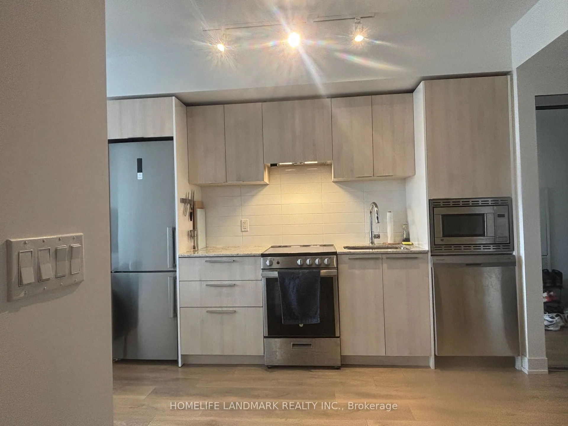 Photo 9 of 18 Maitland Terrace, Toronto, Church-Yonge Corridor — HOMEH