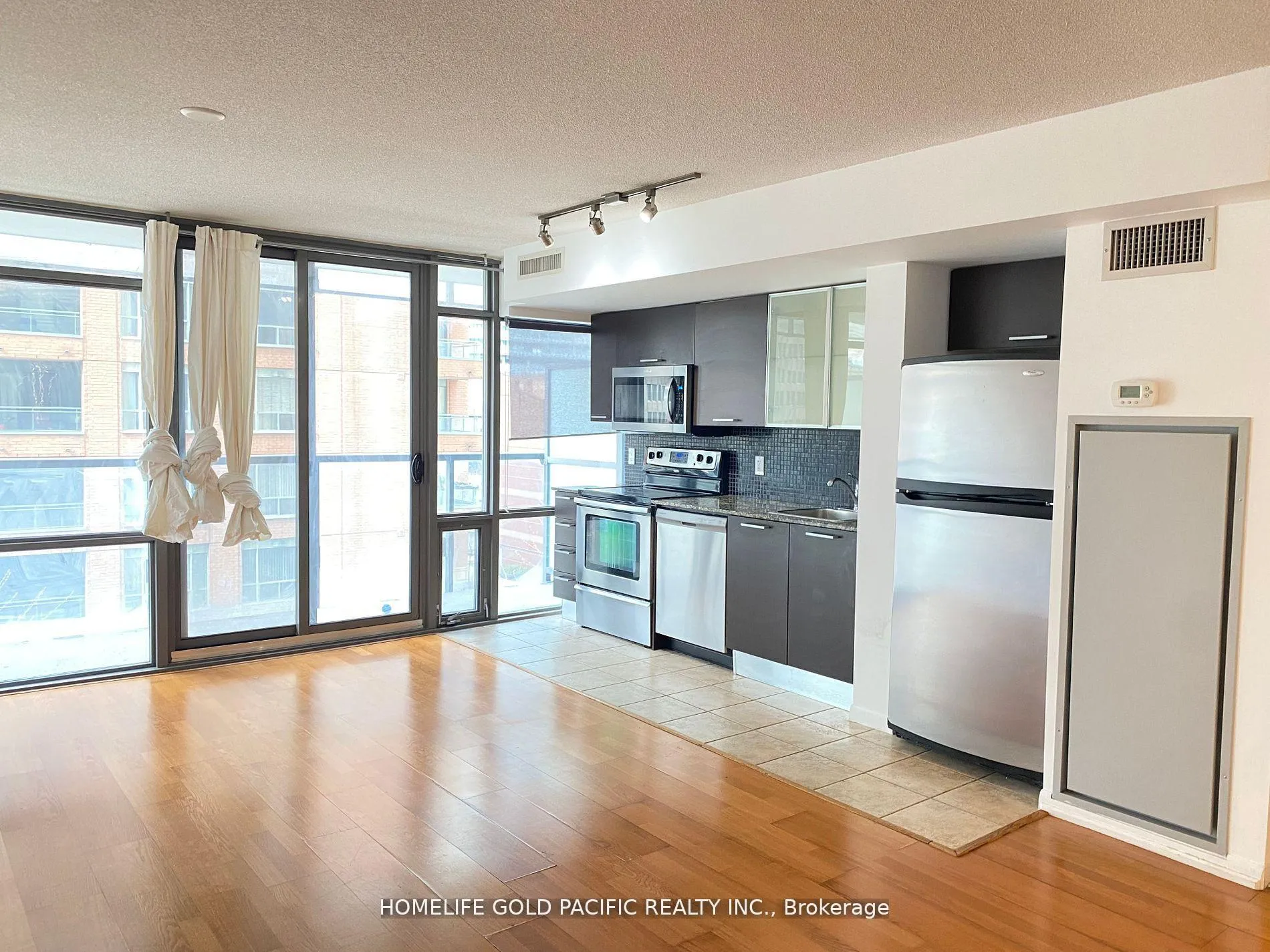 Photo 5 of Unit 405, 37 Grosvenor Street, Toronto, Bay Street Corridor — HOMEH