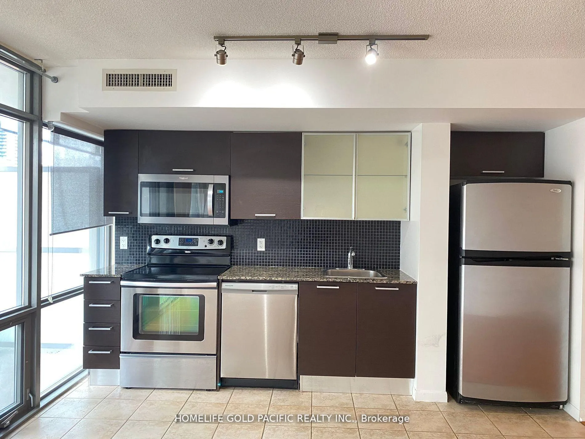 Photo 7 of Unit 405, 37 Grosvenor Street, Toronto, Bay Street Corridor — HOMEH