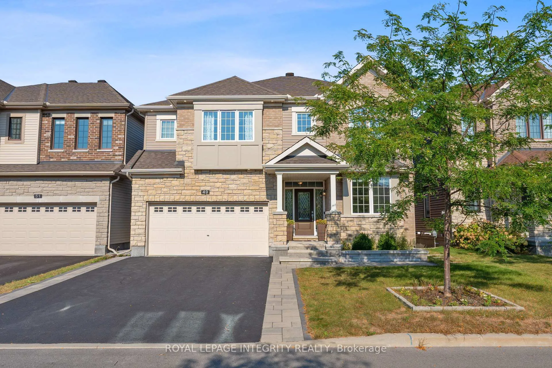 Photo 2 of 49 Hawks Landing Crescent, Ottawa, Stittsville (North) — HOMEH