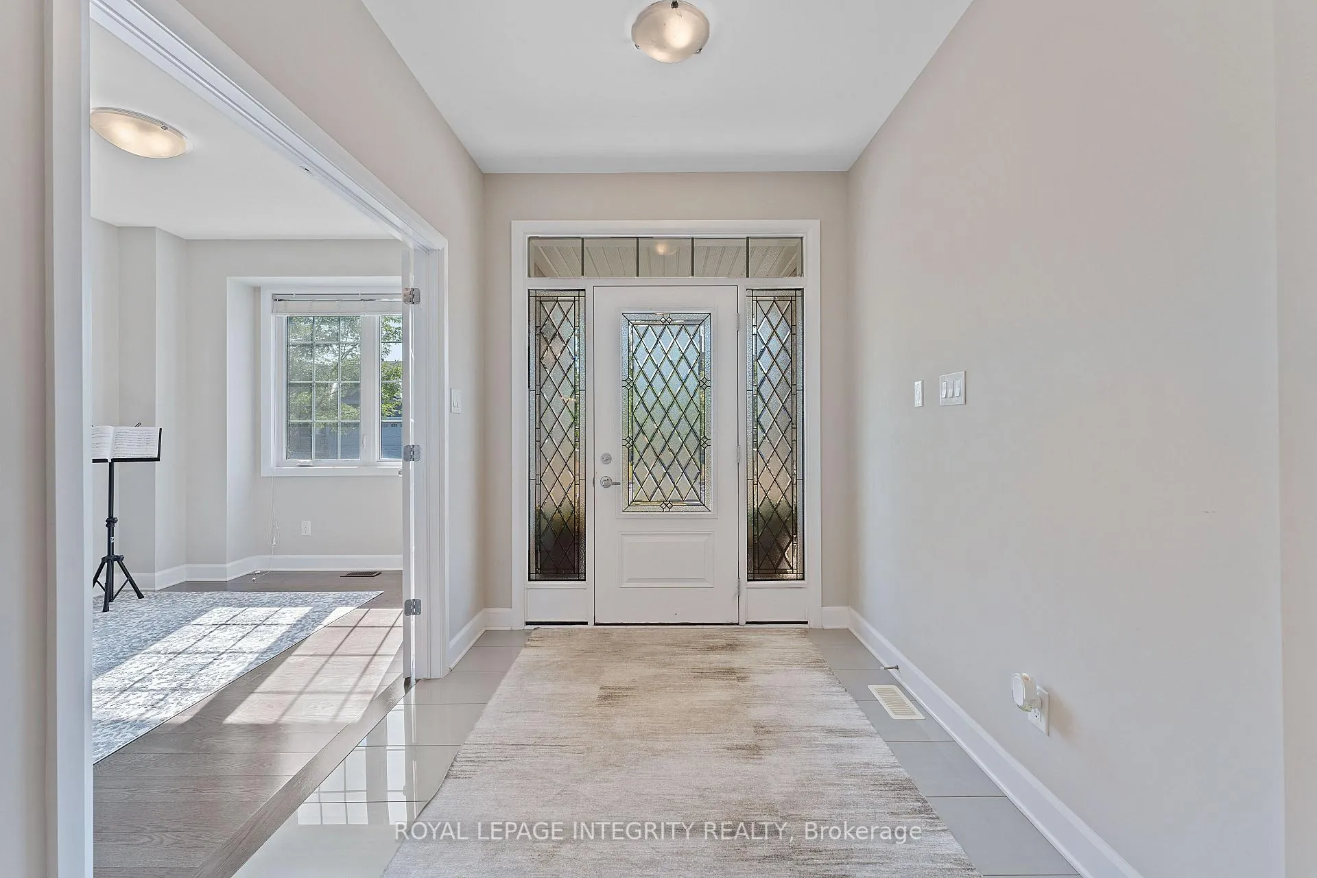 Photo 4 of 49 Hawks Landing Crescent, Ottawa, Stittsville (North) — HOMEH