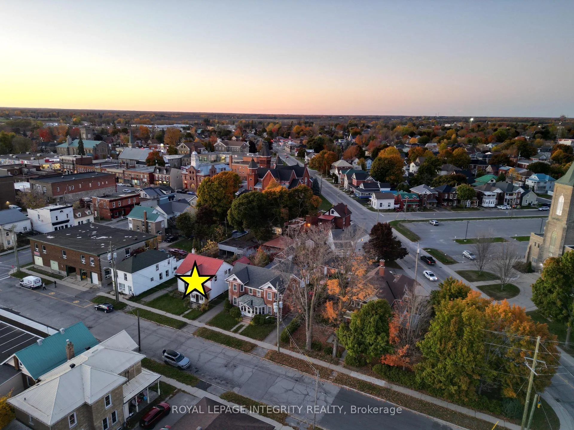 Photo 3 of 34 William Street E, Smiths Falls — HOMEH
