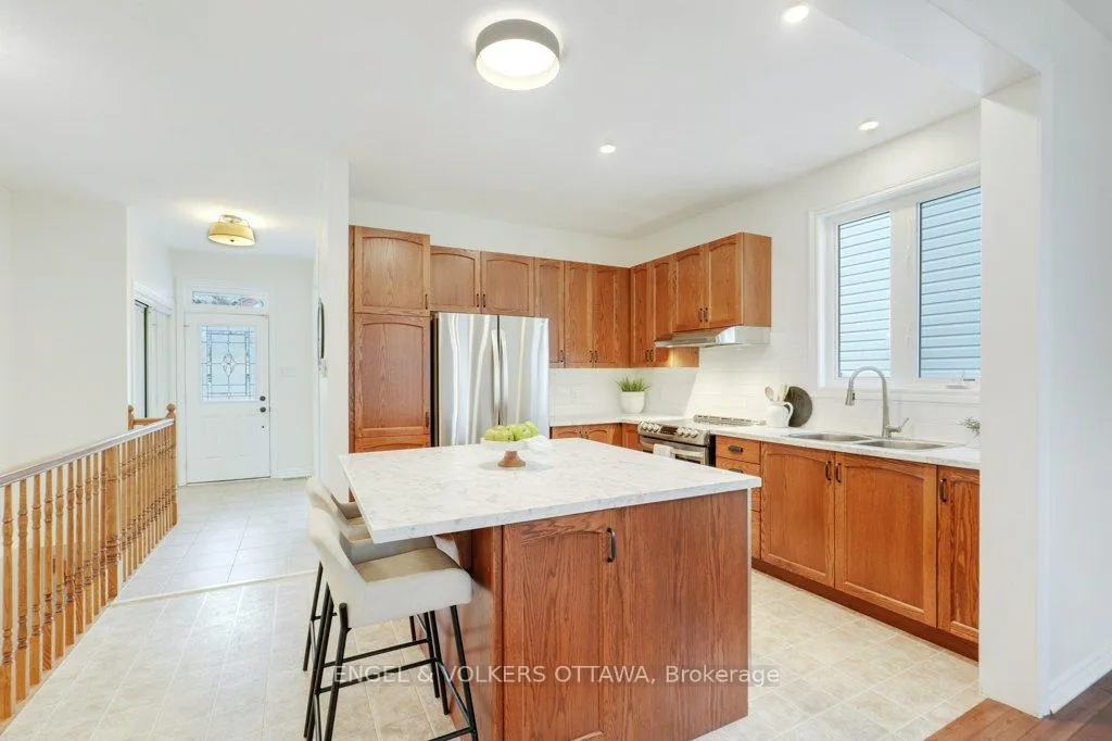 Photo 6 of 2531 Stone Cove Crescent, Ottawa, Barrhaven - Half Moon Bay — HOMEH