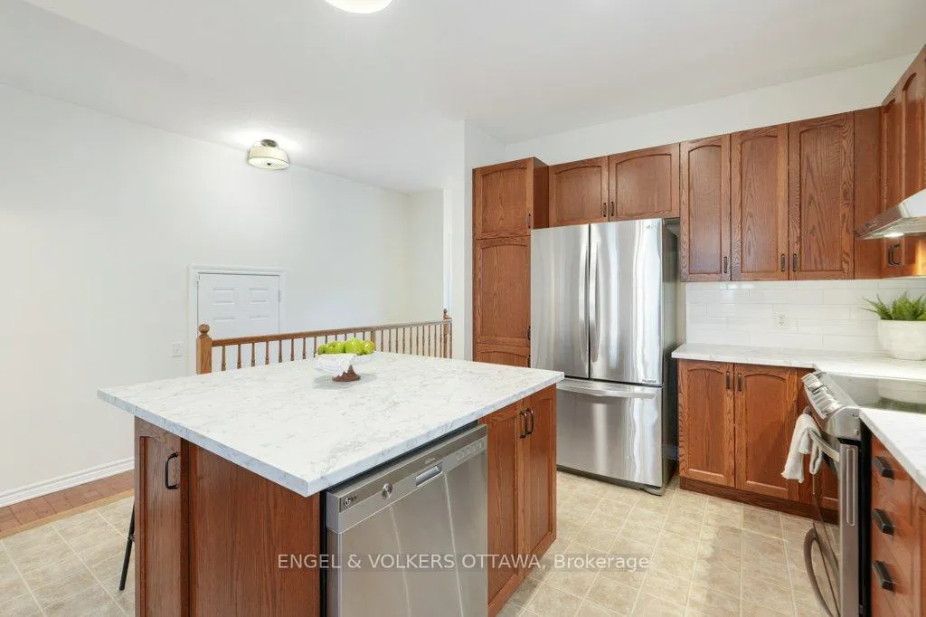 Photo 8 of 2531 Stone Cove Crescent, Ottawa, Barrhaven - Half Moon Bay — HOMEH