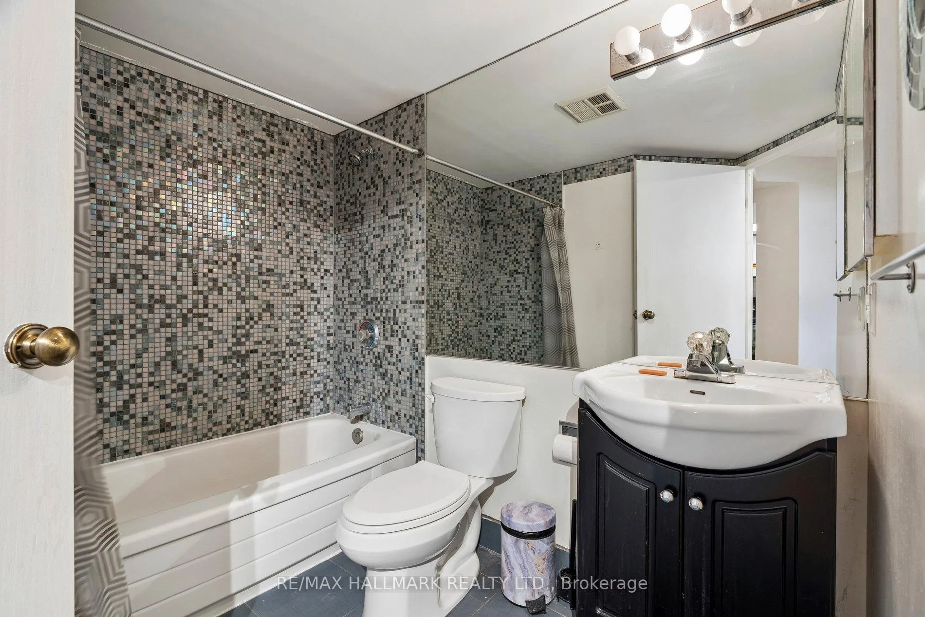 Photo 6 of Unit 506, 15 Maitland Place, Toronto, Cabbagetown-South St. James Town — HOMEH