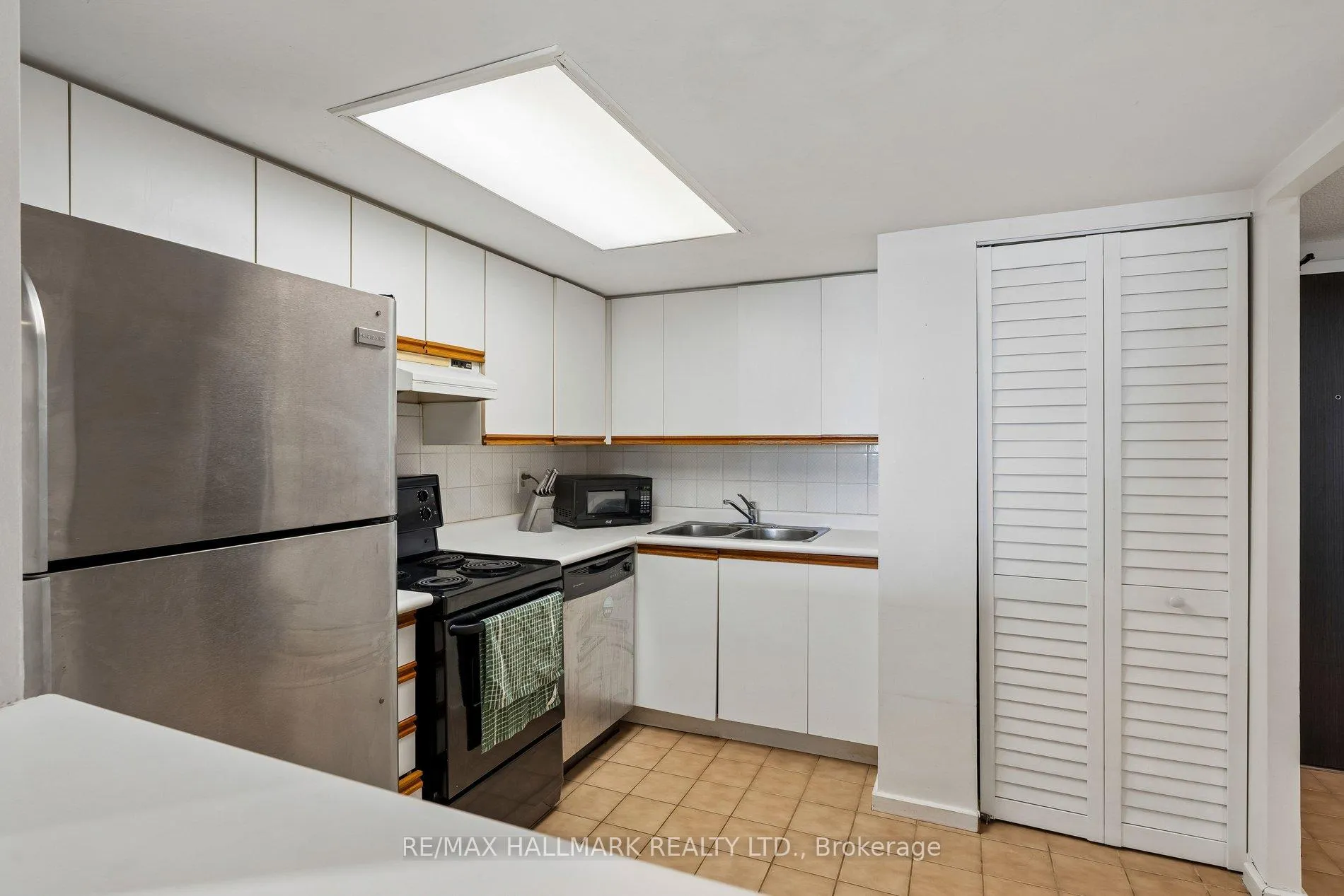 Photo 7 of Unit 506, 15 Maitland Place, Toronto, Cabbagetown-South St. James Town — HOMEH