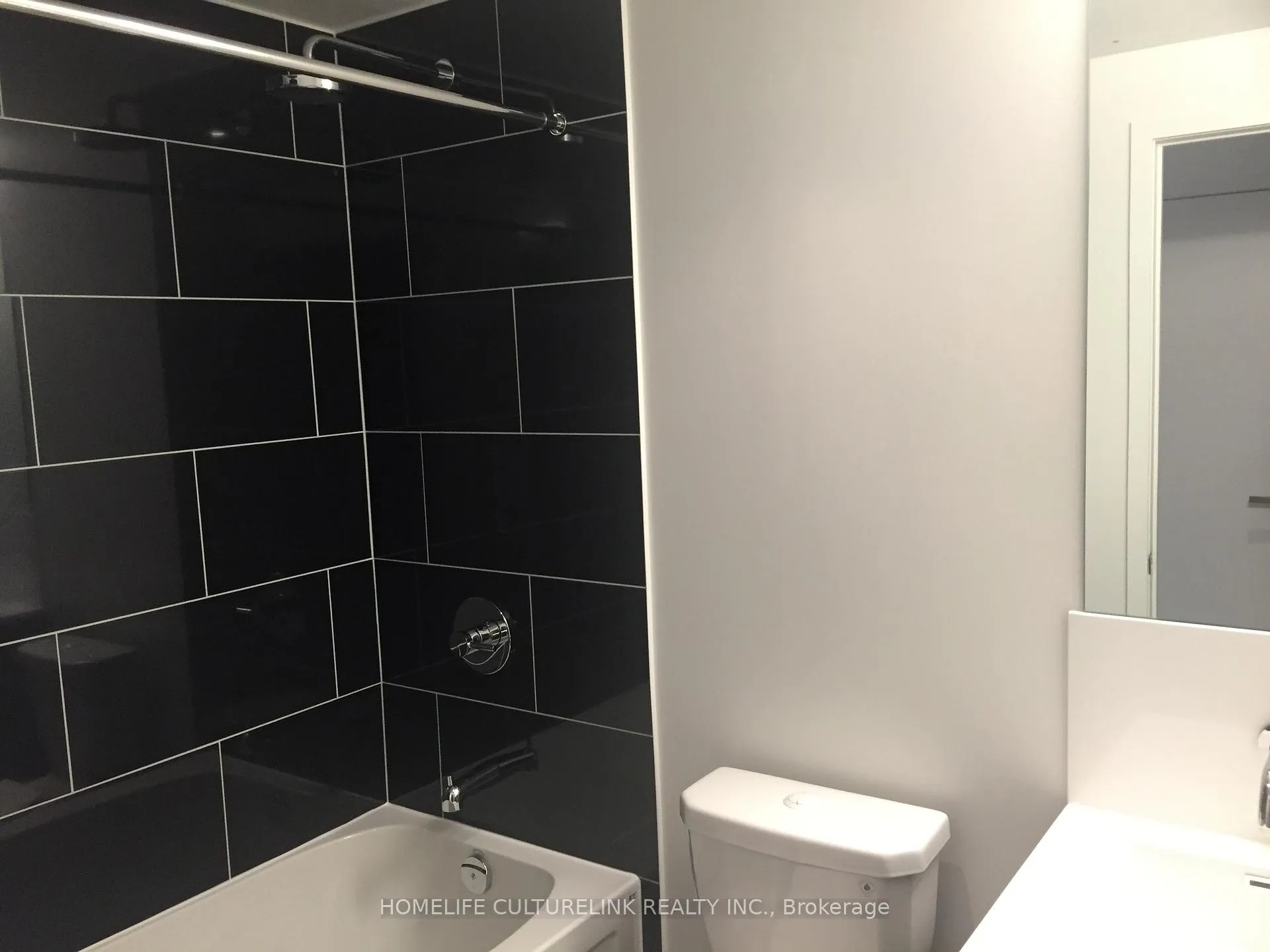 Photo 4 of Unit 3908, 100 Harbour Street, Toronto, Waterfront Communities — HOMEH