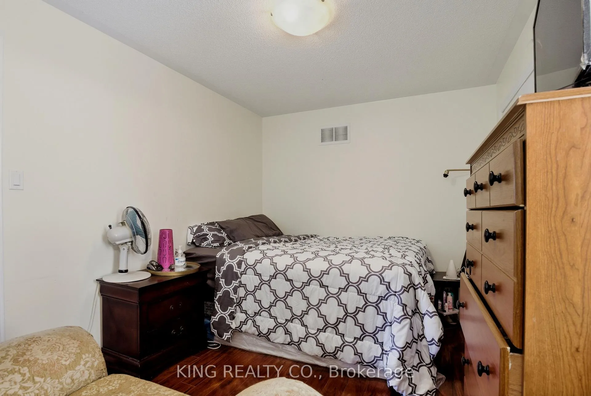 Photo 20 of 12 Helman Road, Brampton, Sandringham-Wellington — HOMEH