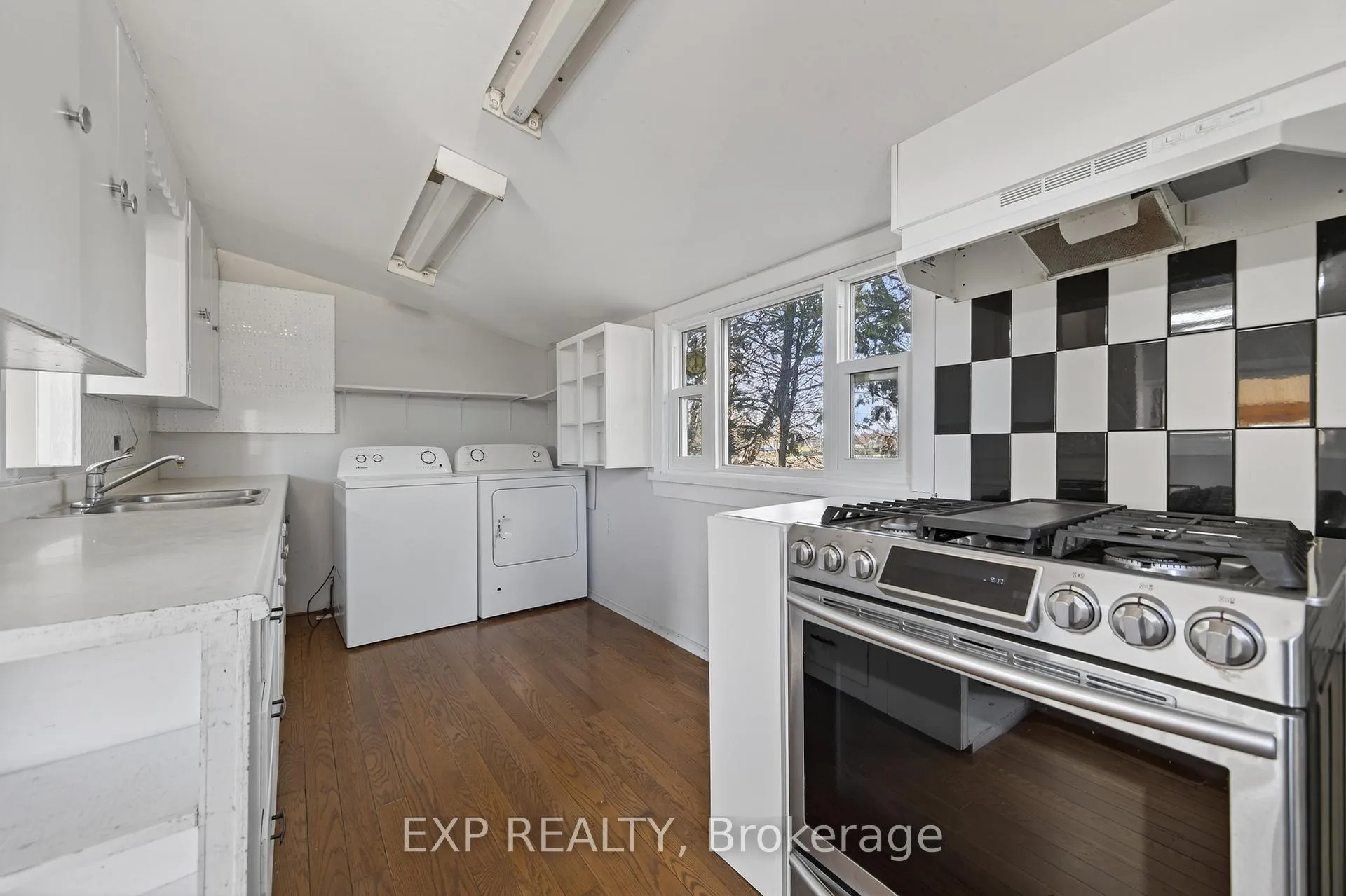Photo 26 of 8184 26 Highway, Clearview, Rural Clearview — HOMEH