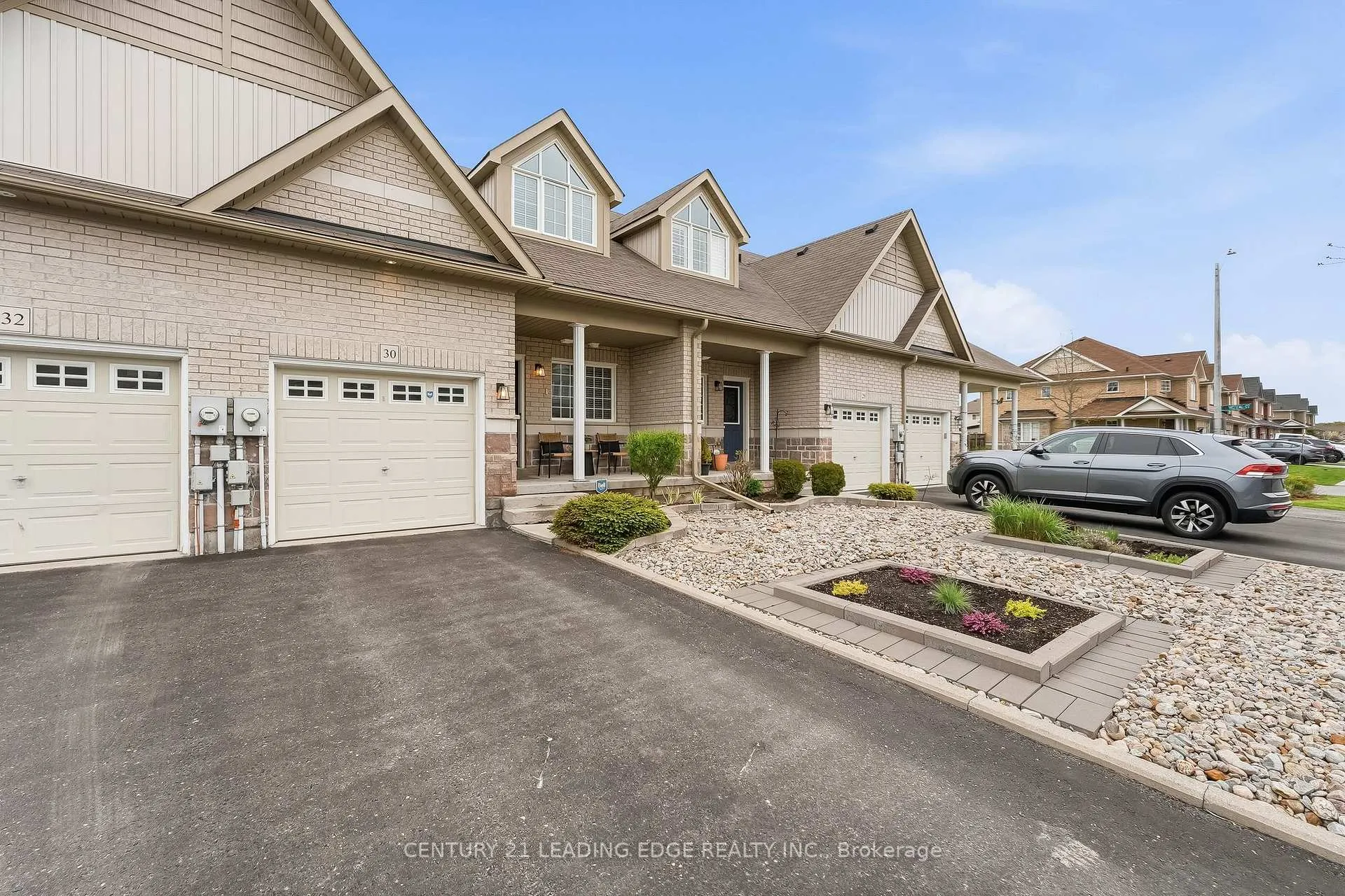 Photo 2 of 30 Page Place, Clarington, Courtice — HOMEH