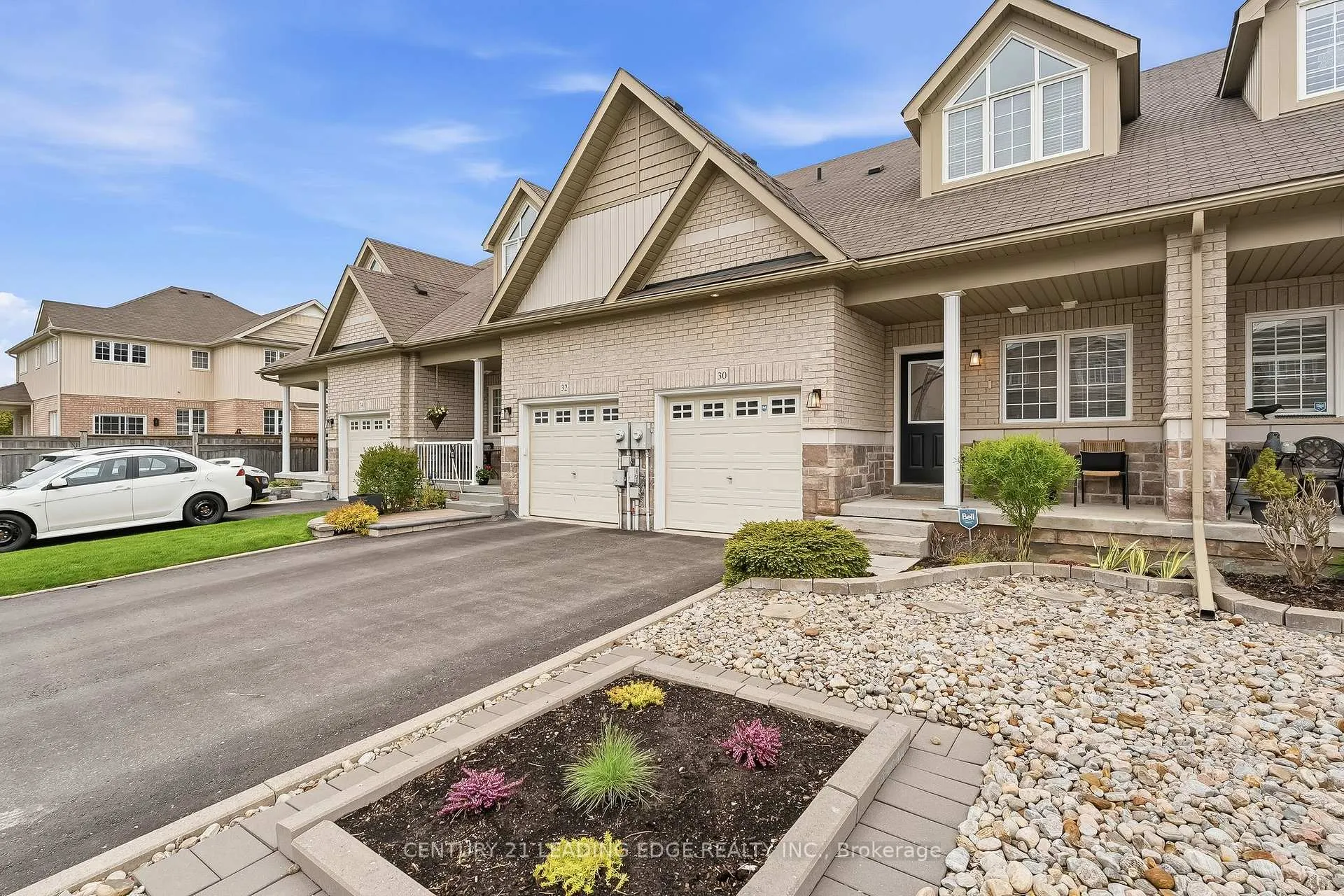 Photo 3 of 30 Page Place, Clarington, Courtice — HOMEH