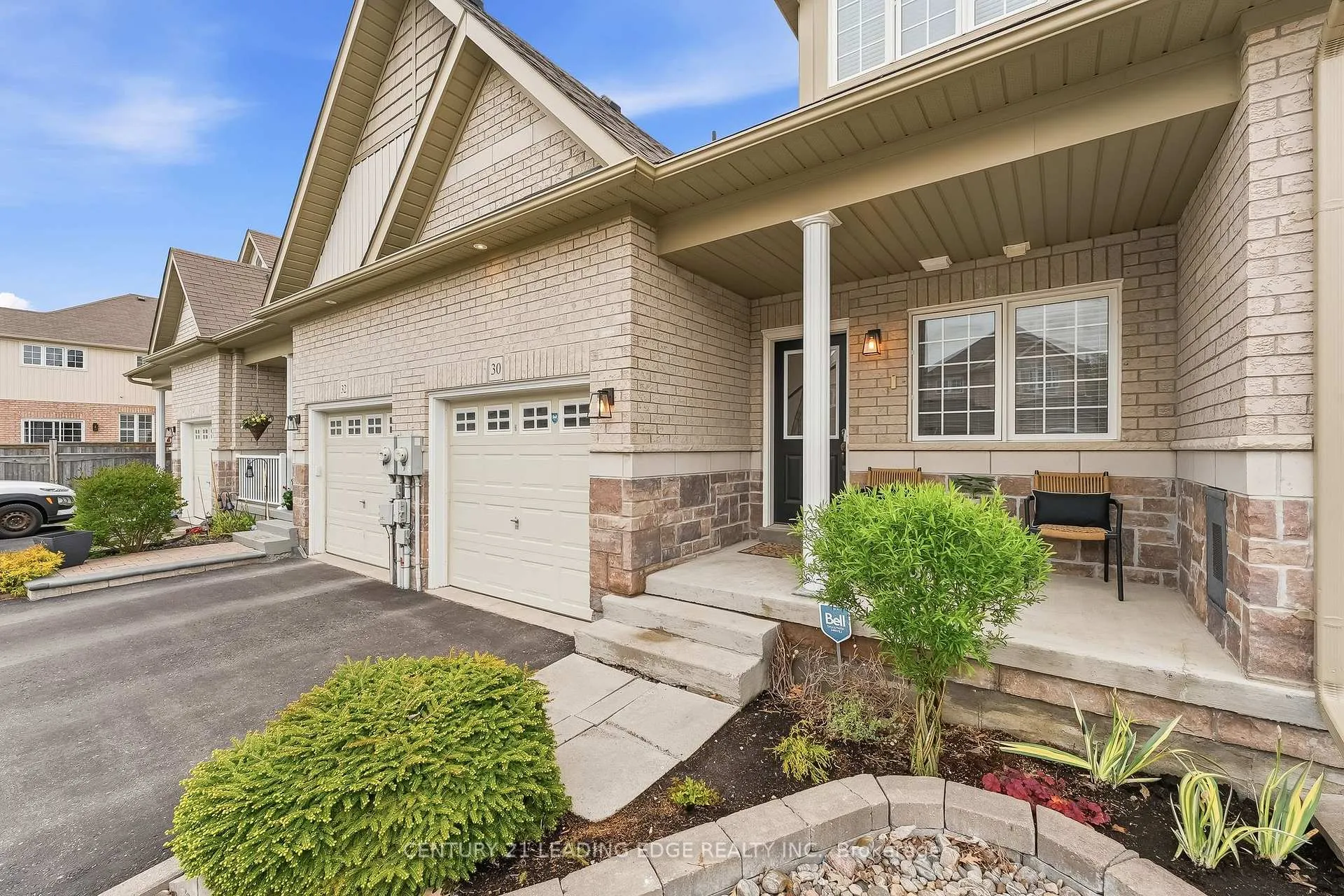 Photo 4 of 30 Page Place, Clarington, Courtice — HOMEH