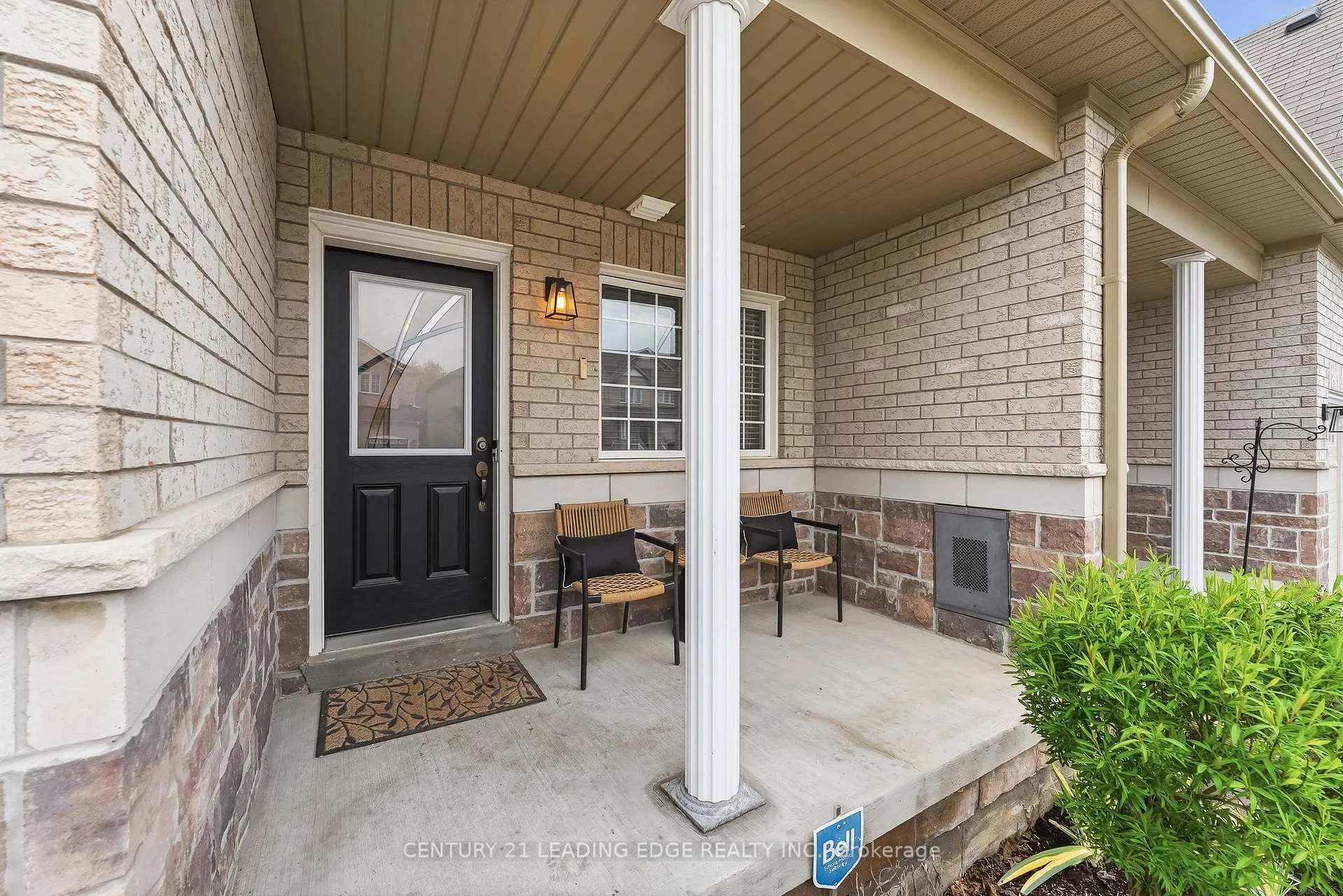 Photo 5 of 30 Page Place, Clarington, Courtice — HOMEH
