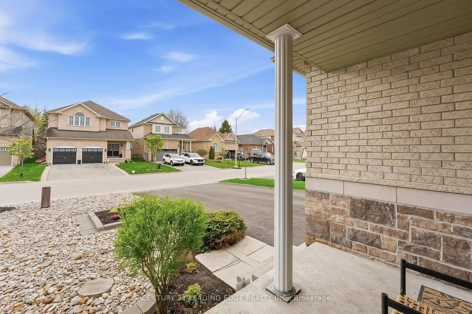 Photo 6 of 30 Page Place, Clarington, Courtice — HOMEH