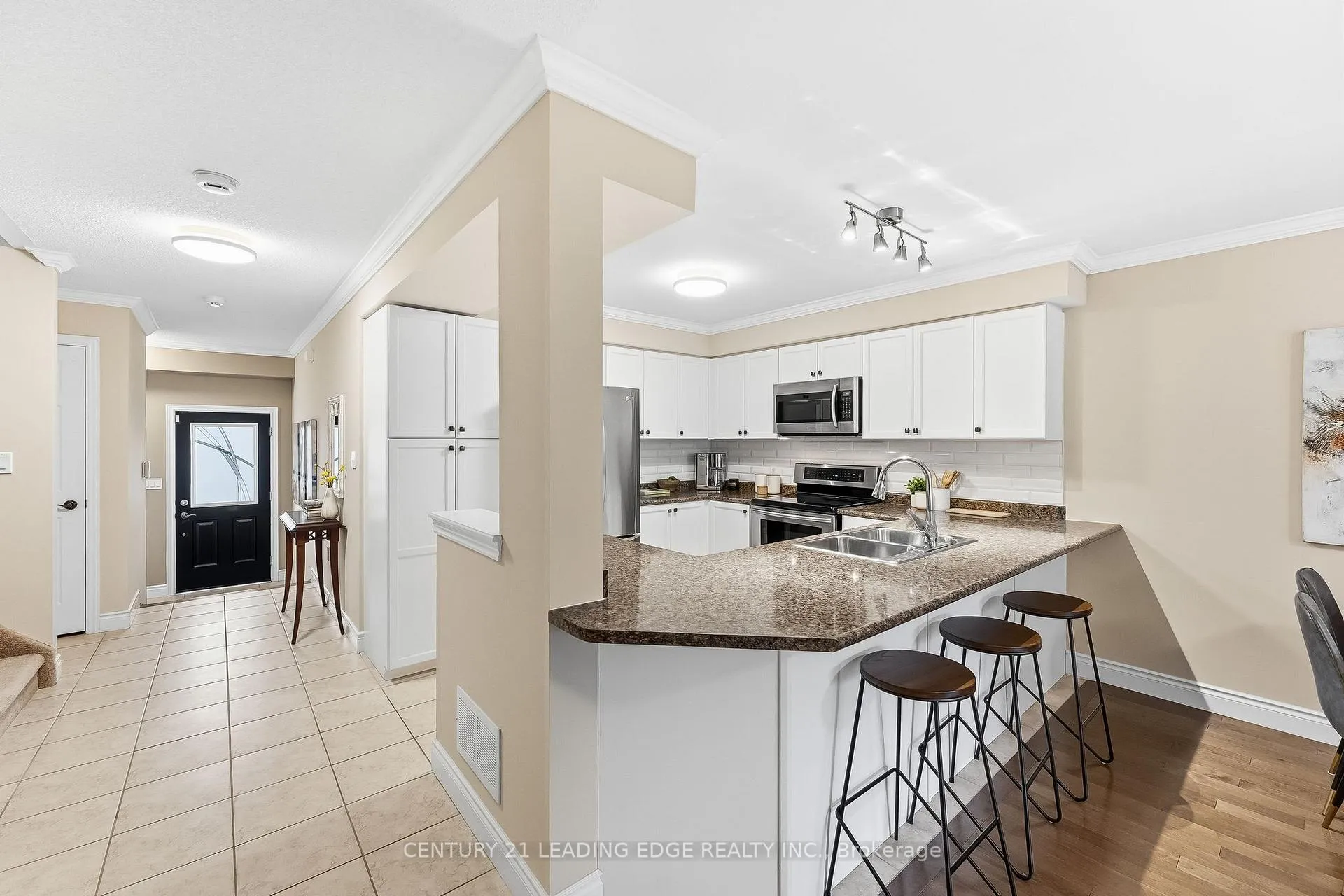 Photo 16 of 30 Page Place, Clarington, Courtice — HOMEH