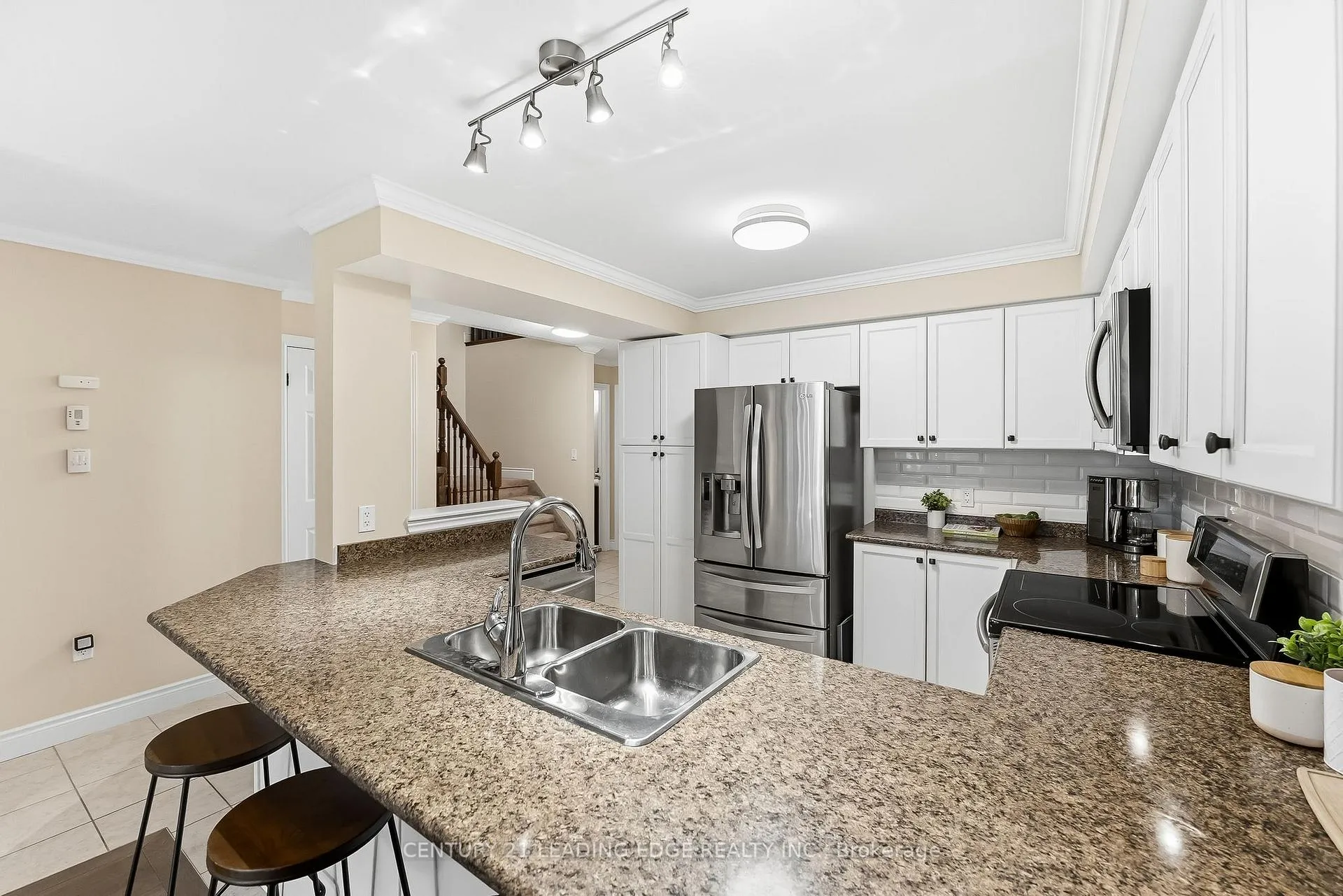 Photo 17 of 30 Page Place, Clarington, Courtice — HOMEH