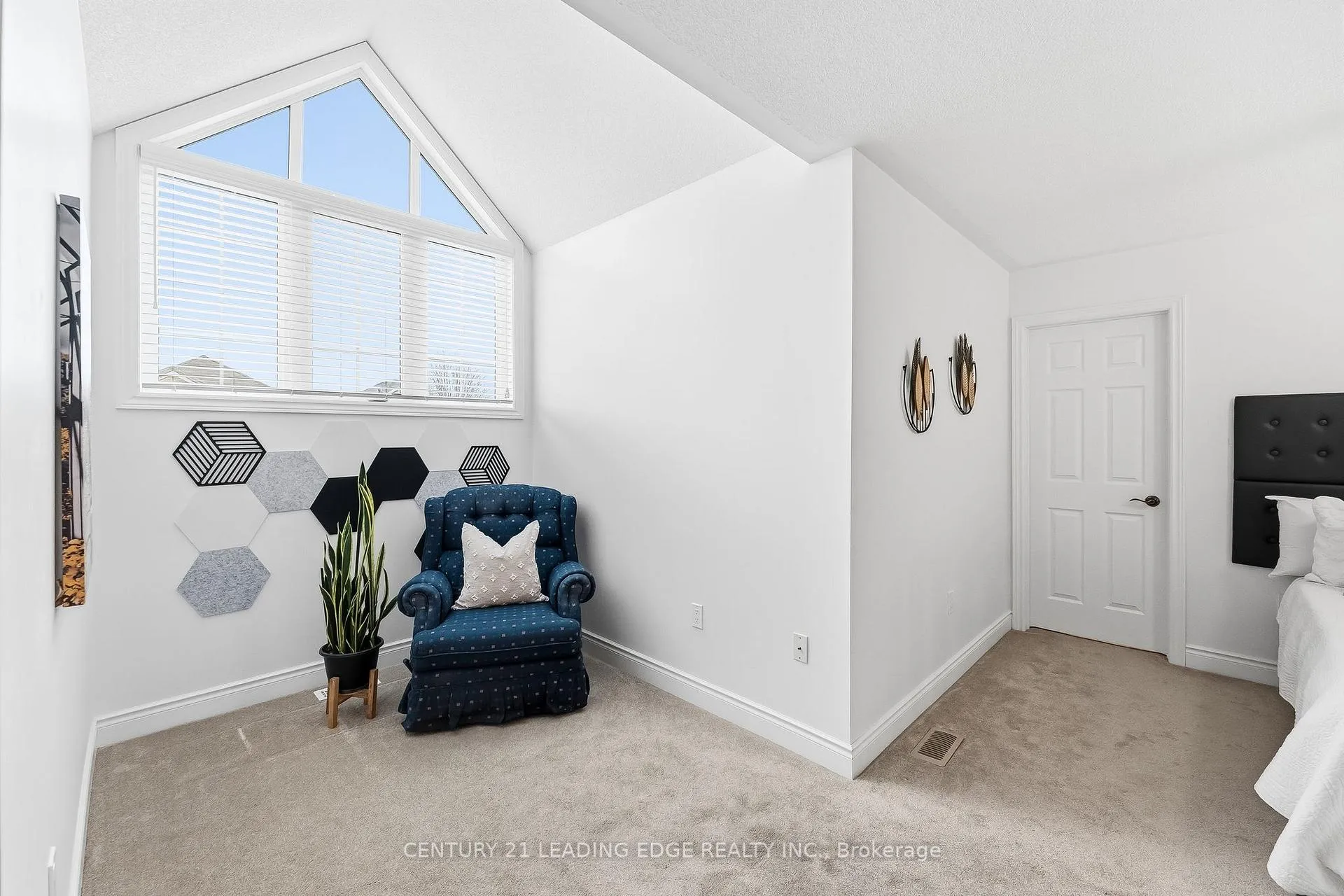 Photo 33 of 30 Page Place, Clarington, Courtice — HOMEH