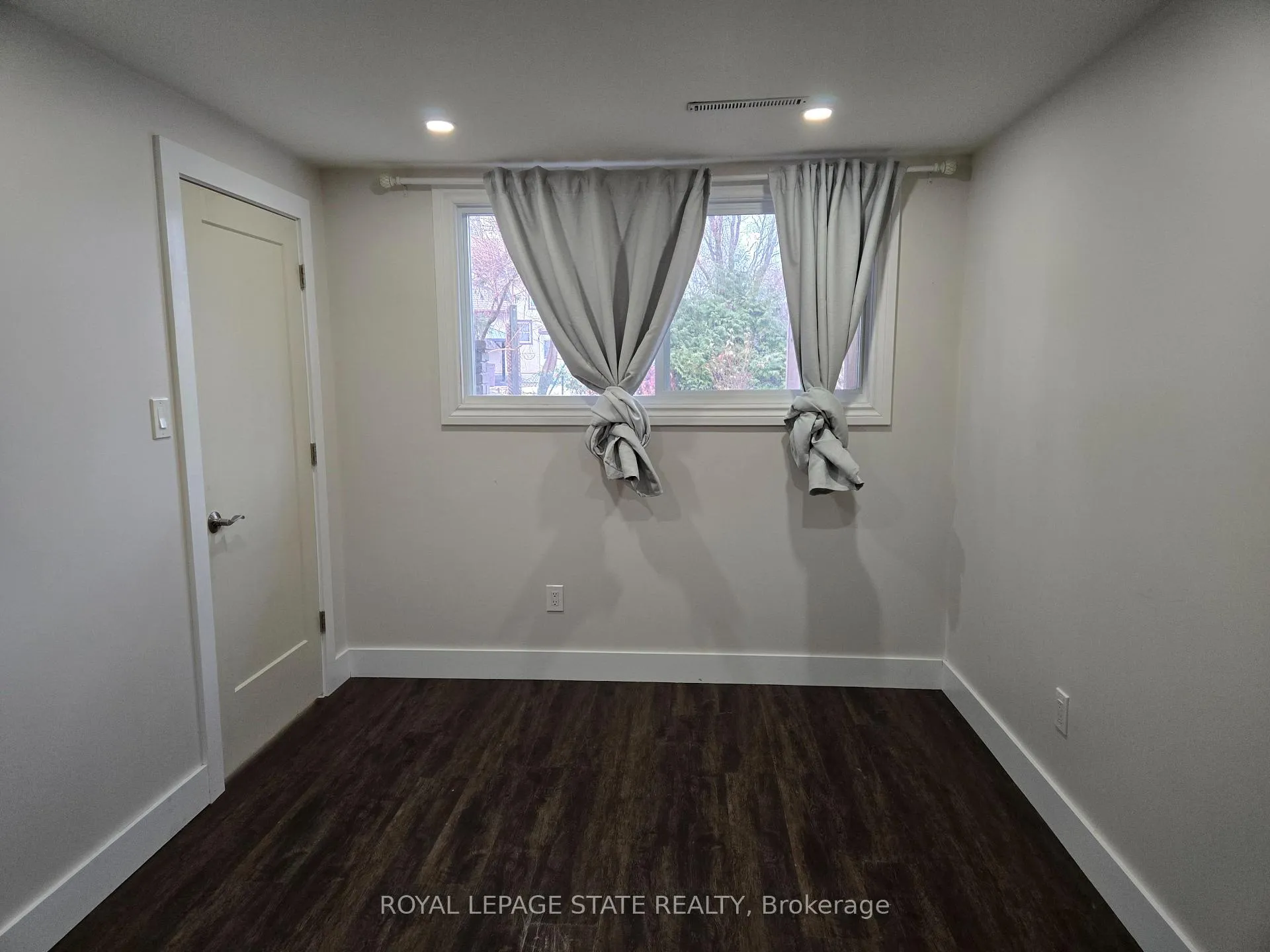 Photo 8 of 3 Governor Simcoe Drive, St. Catharines, Vine/Linwell — HOMEH