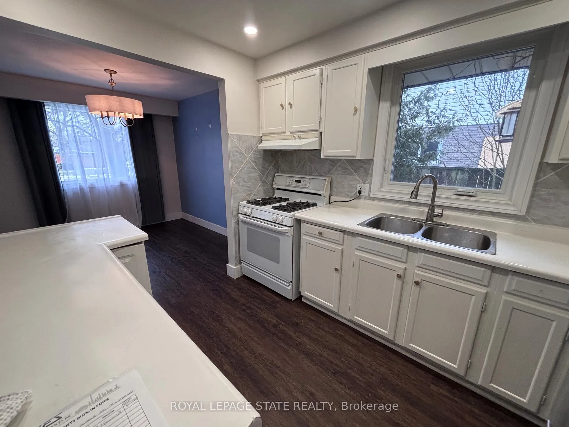 Photo 14 of 3 Governor Simcoe Drive, St. Catharines, Vine/Linwell — HOMEH