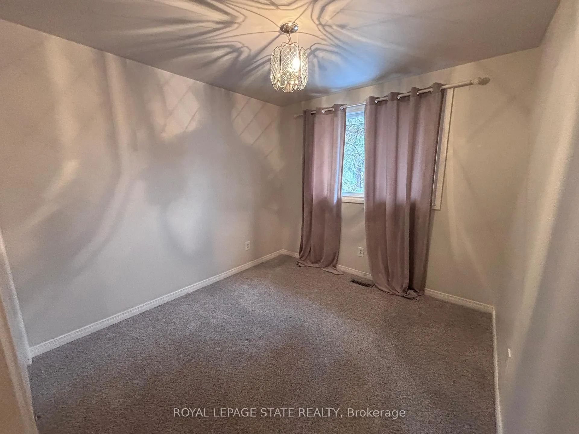 Photo 20 of 3 Governor Simcoe Drive, St. Catharines, Vine/Linwell — HOMEH