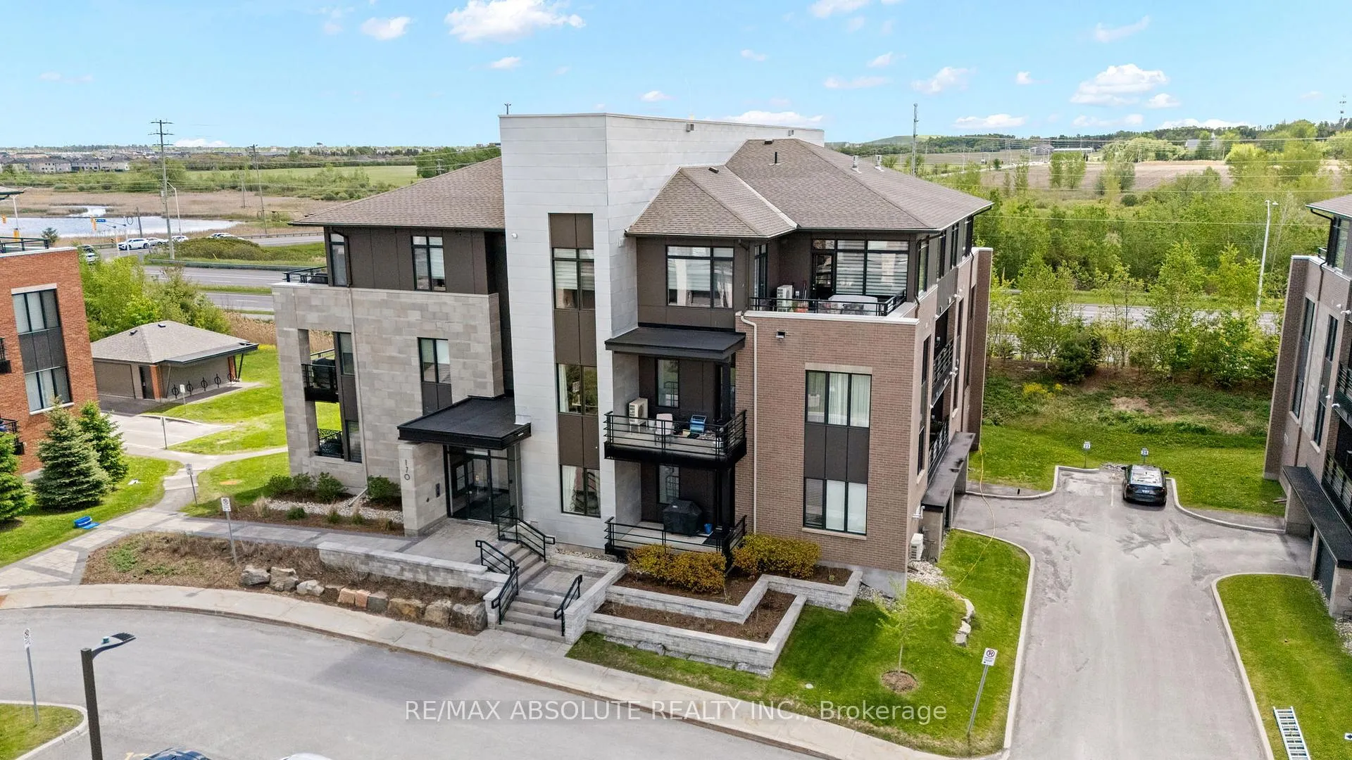 Front of Unit 304, 170 Boundstone Way