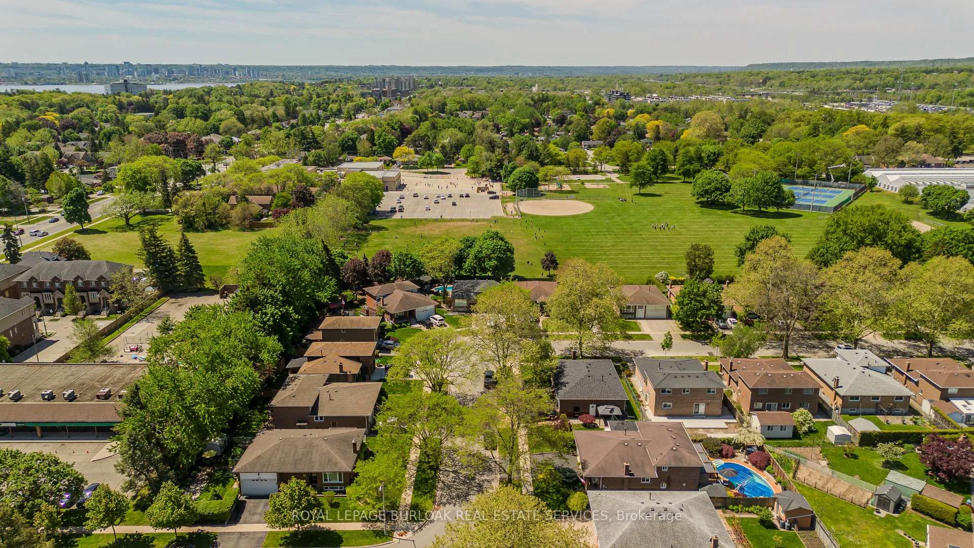 Photo 2 of 1109 Dowland Crescent, Burlington, LaSalle — HOMEH
